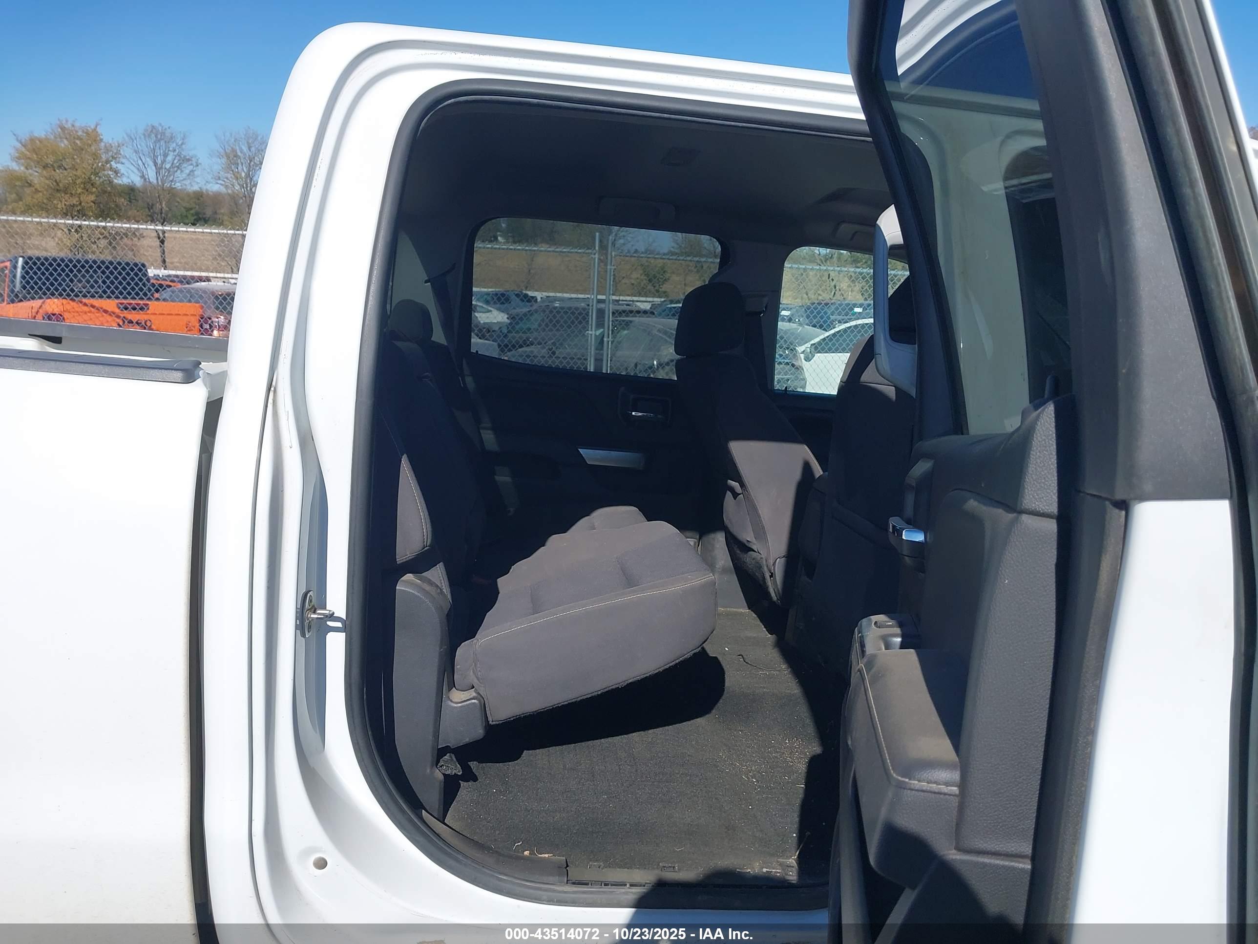 CHEVROLET SILVERADO image 8