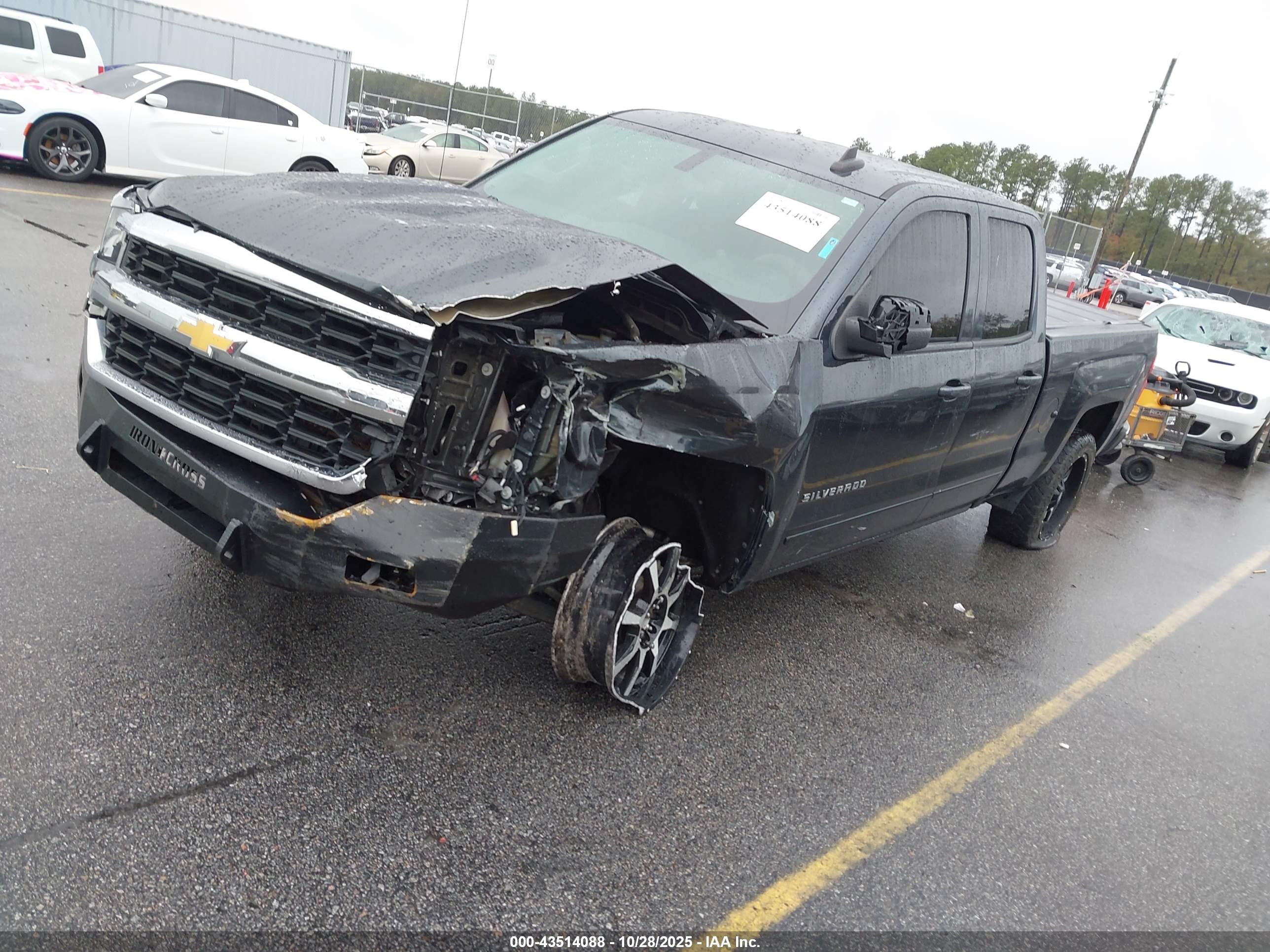 CHEVROLET SILVERADO image 2