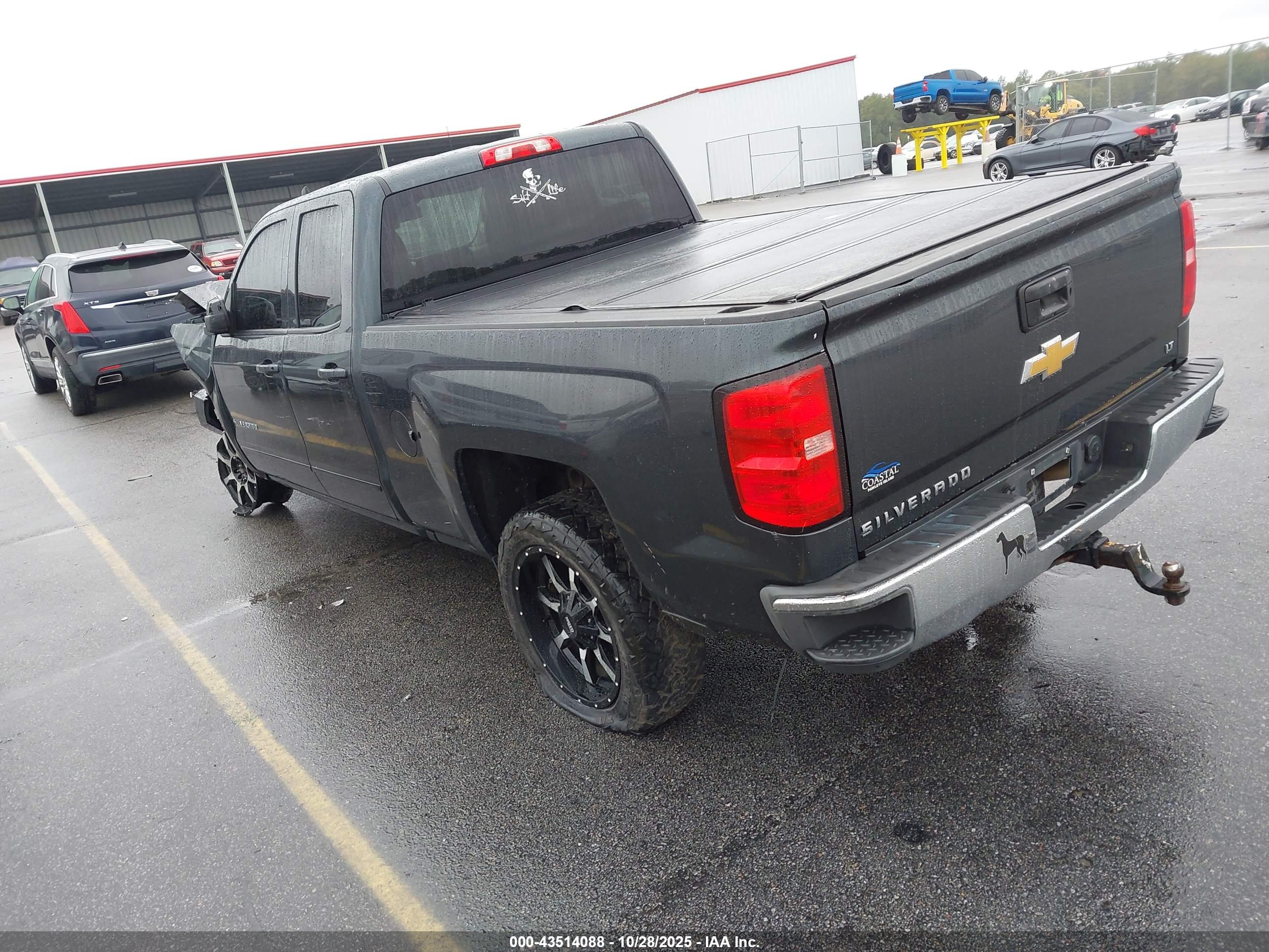 CHEVROLET SILVERADO image 3