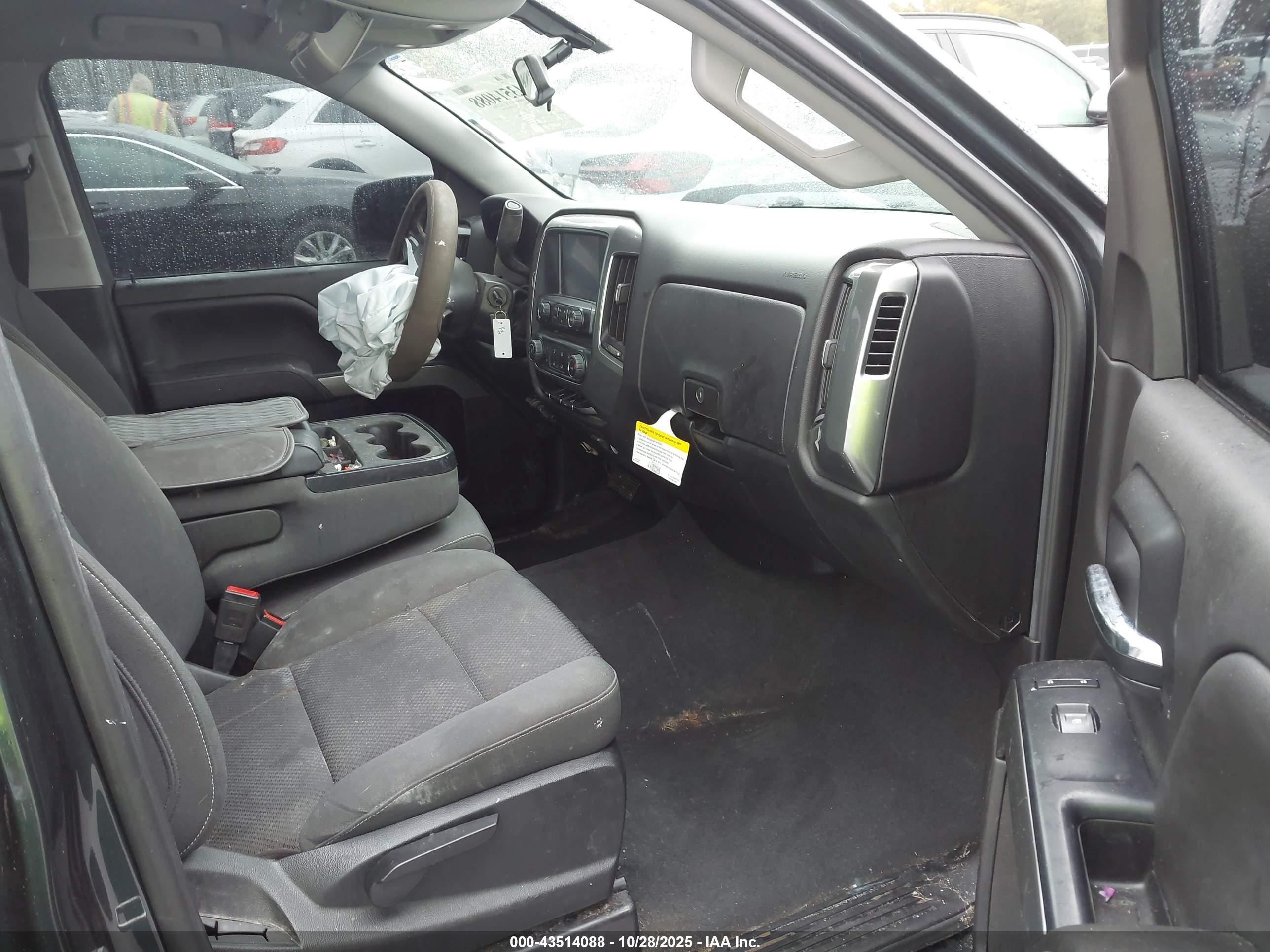 CHEVROLET SILVERADO image 5