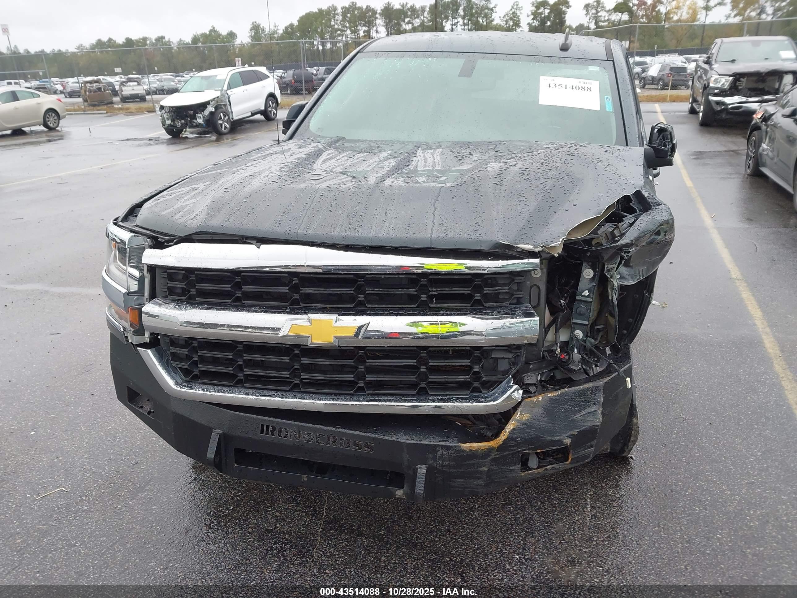 CHEVROLET SILVERADO image 6