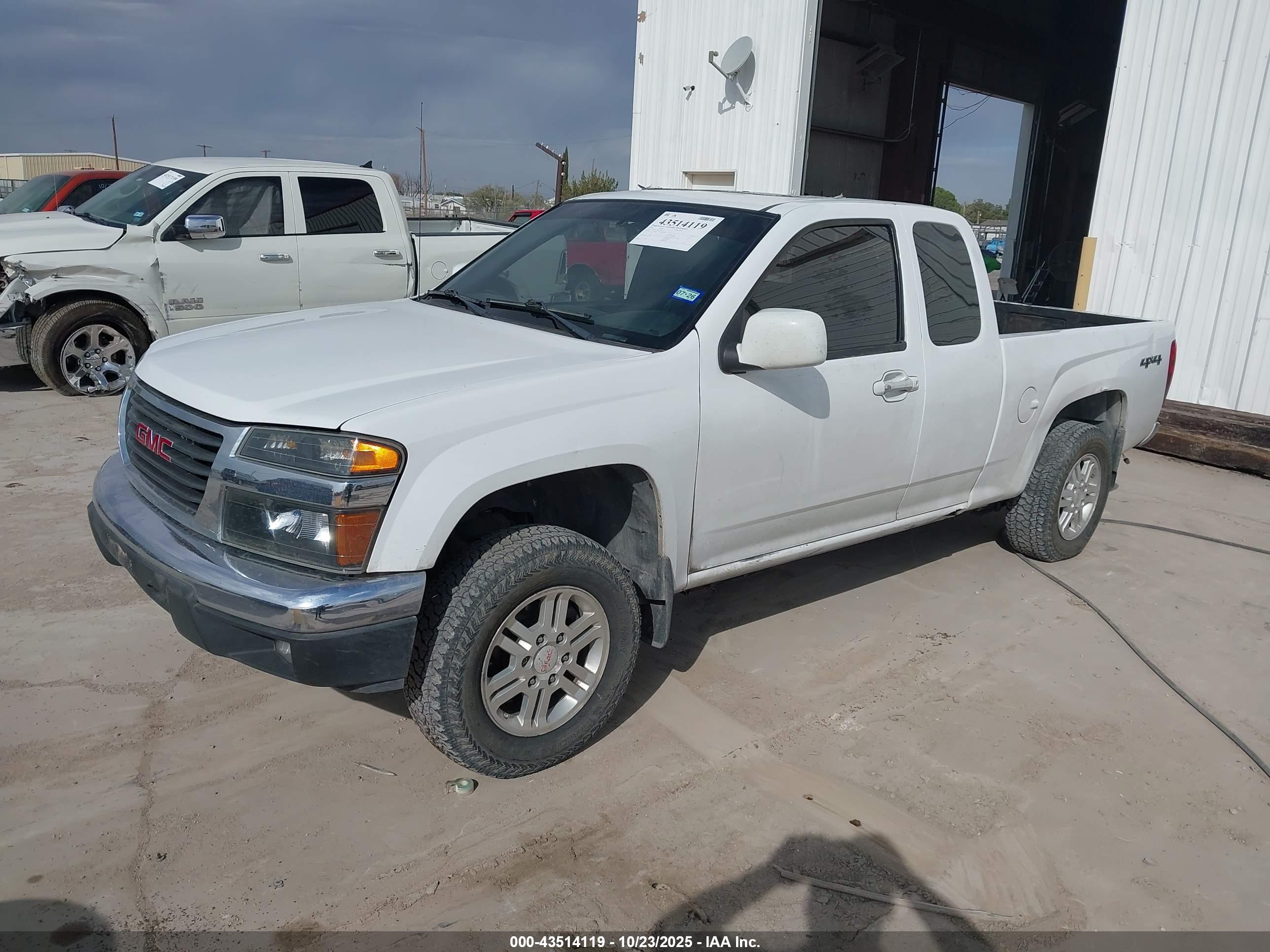 GMC CANYON image 2
