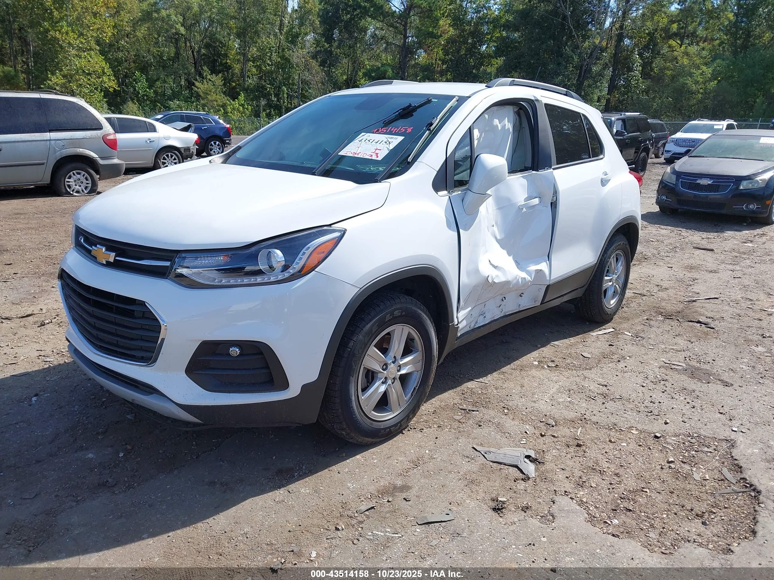 CHEVROLET TRAX image 2