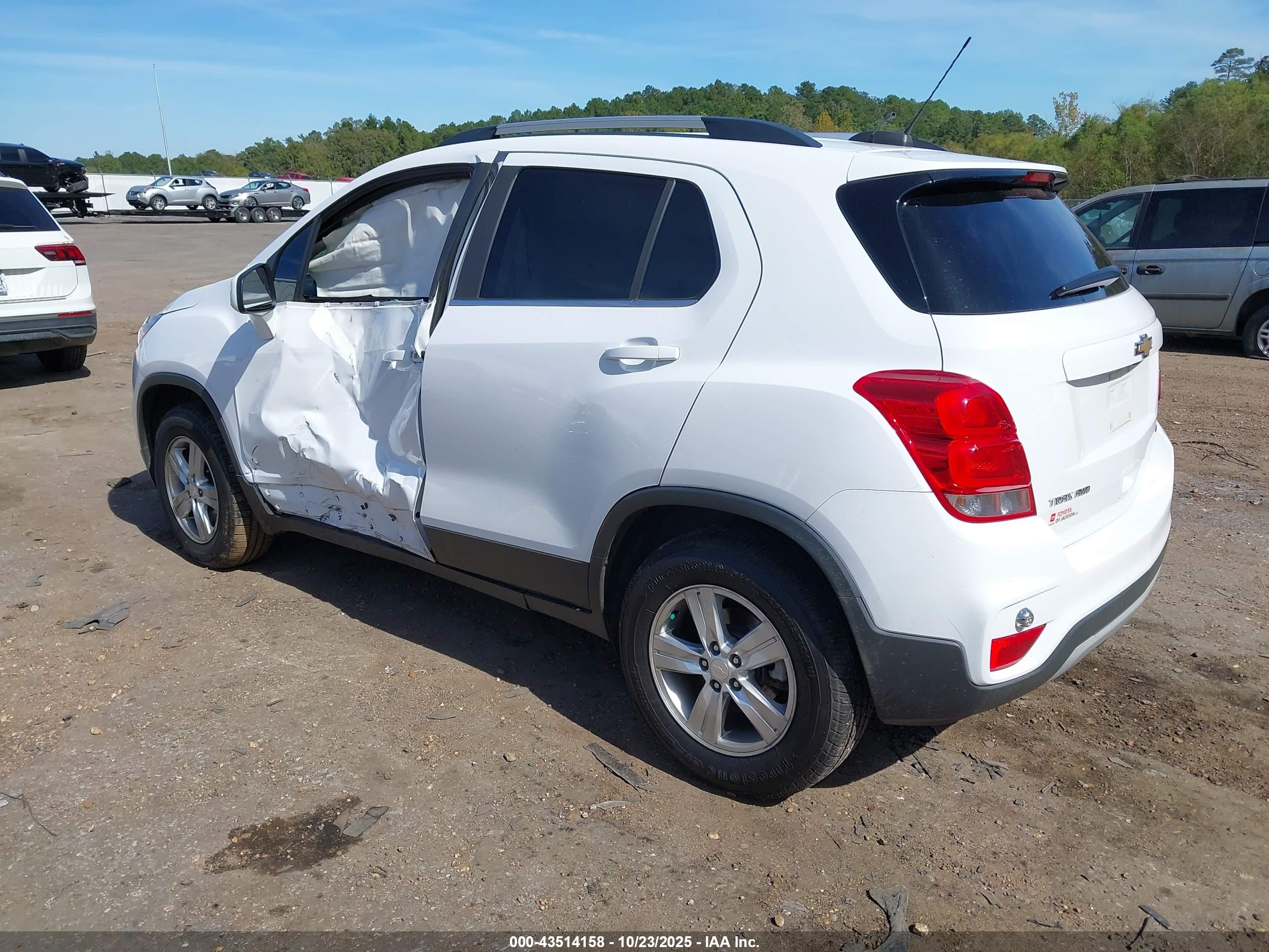 CHEVROLET TRAX image 3
