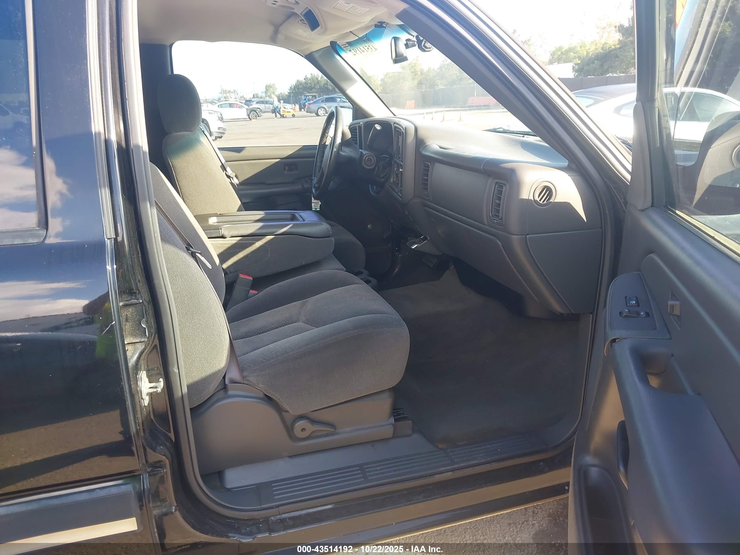 CHEVROLET SILVERADO image 5