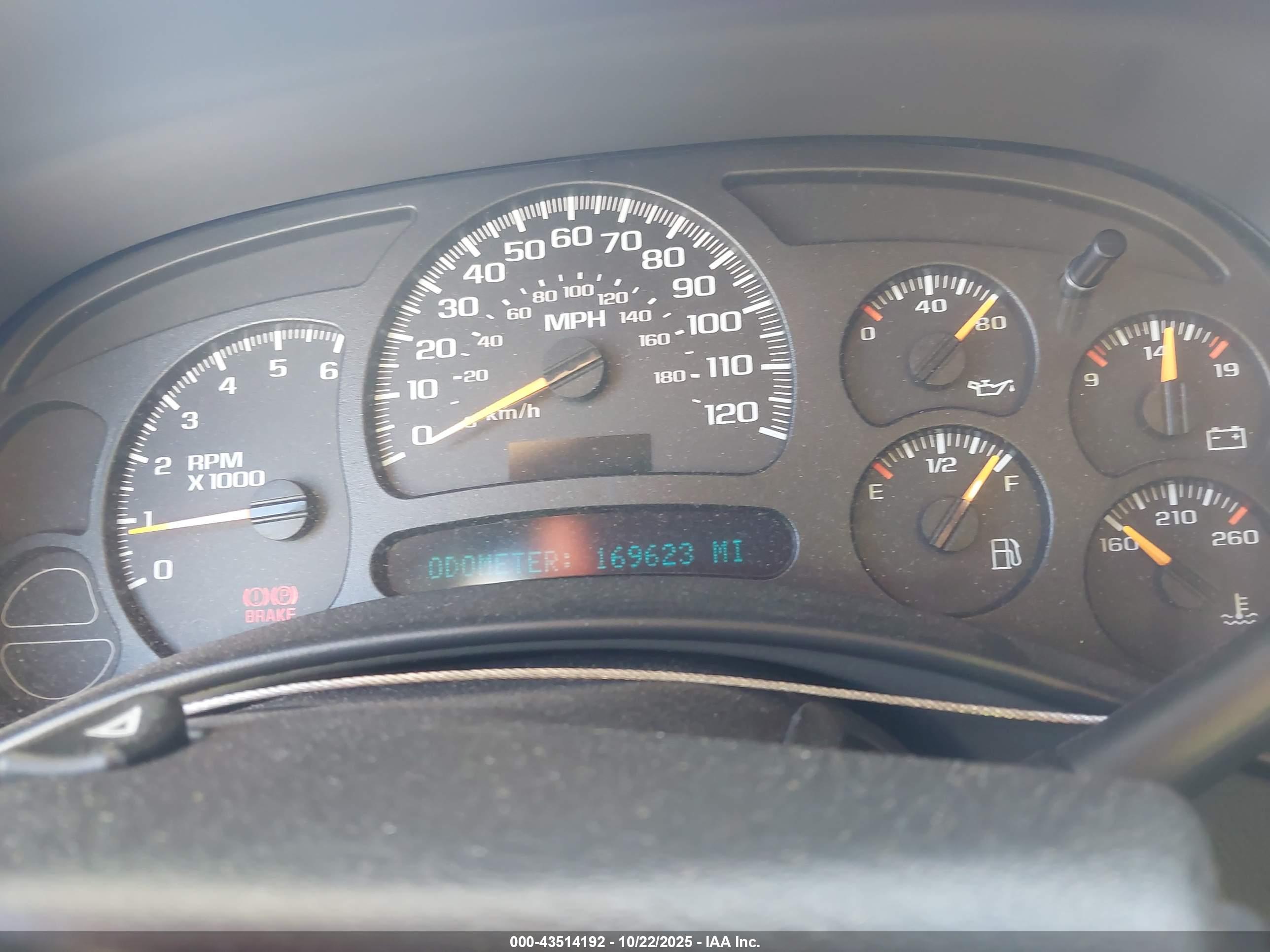 CHEVROLET SILVERADO image 7
