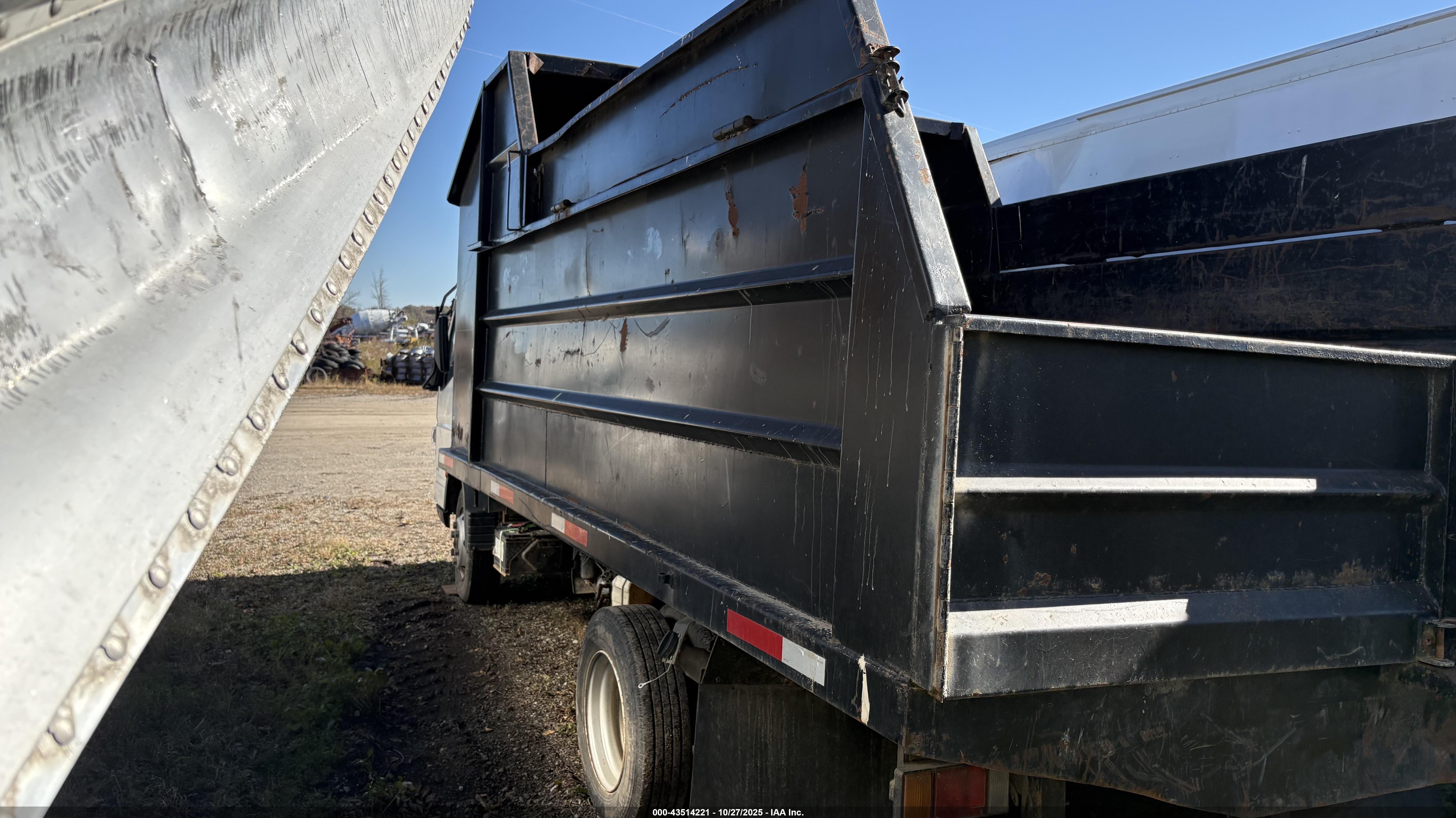 MITSUBISHI FUSO image 3