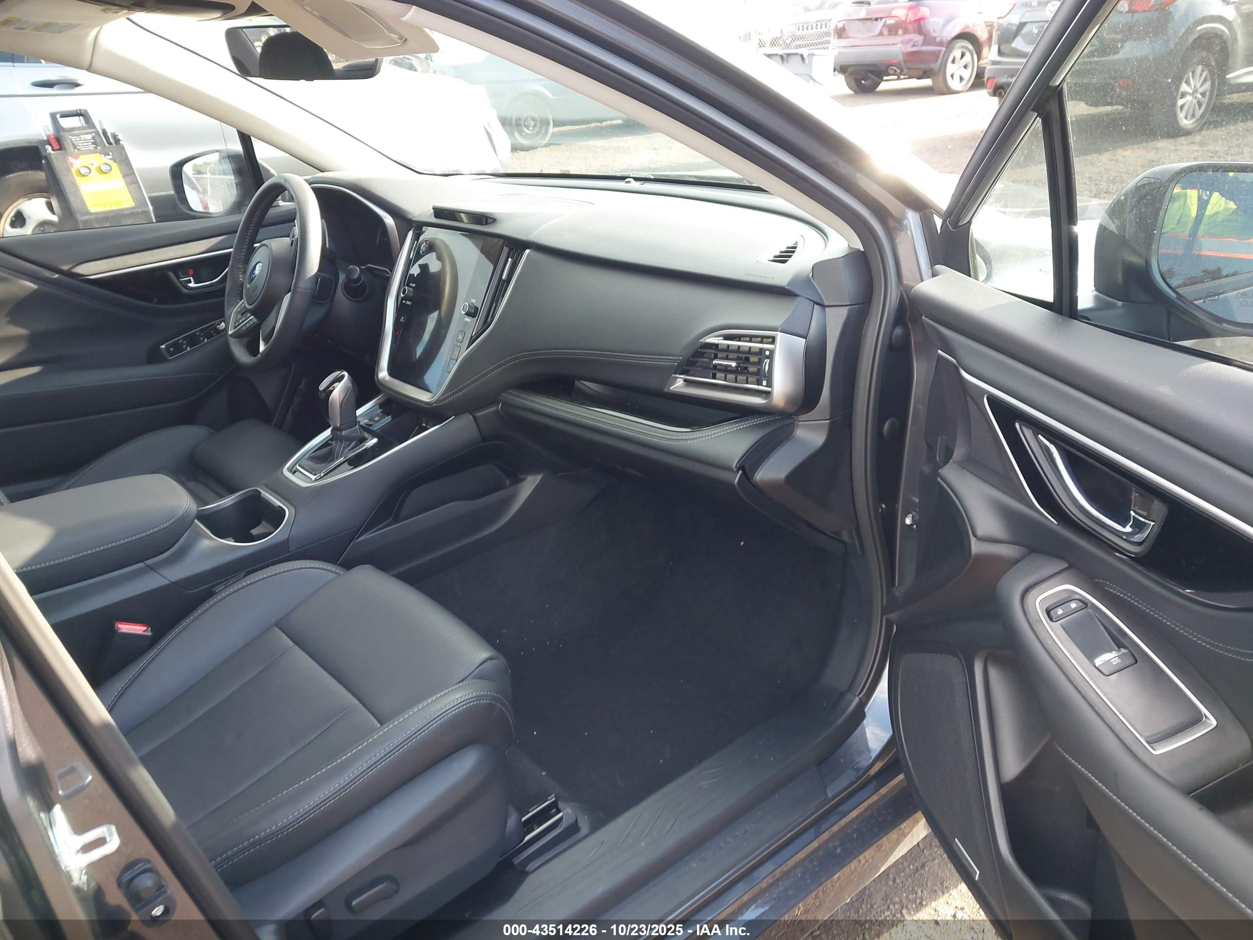 SUBARU LEGACY image 5