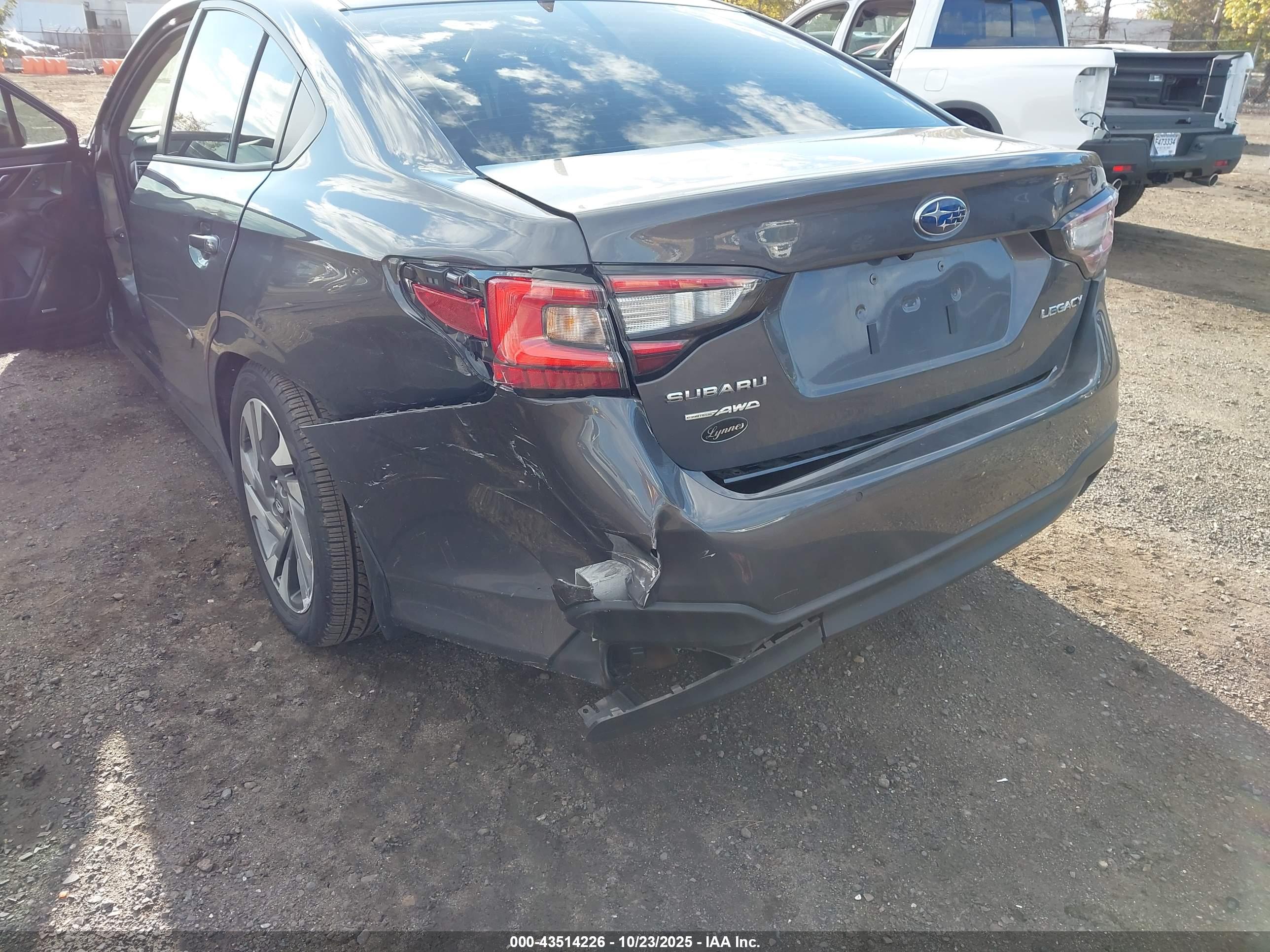 SUBARU LEGACY image 6