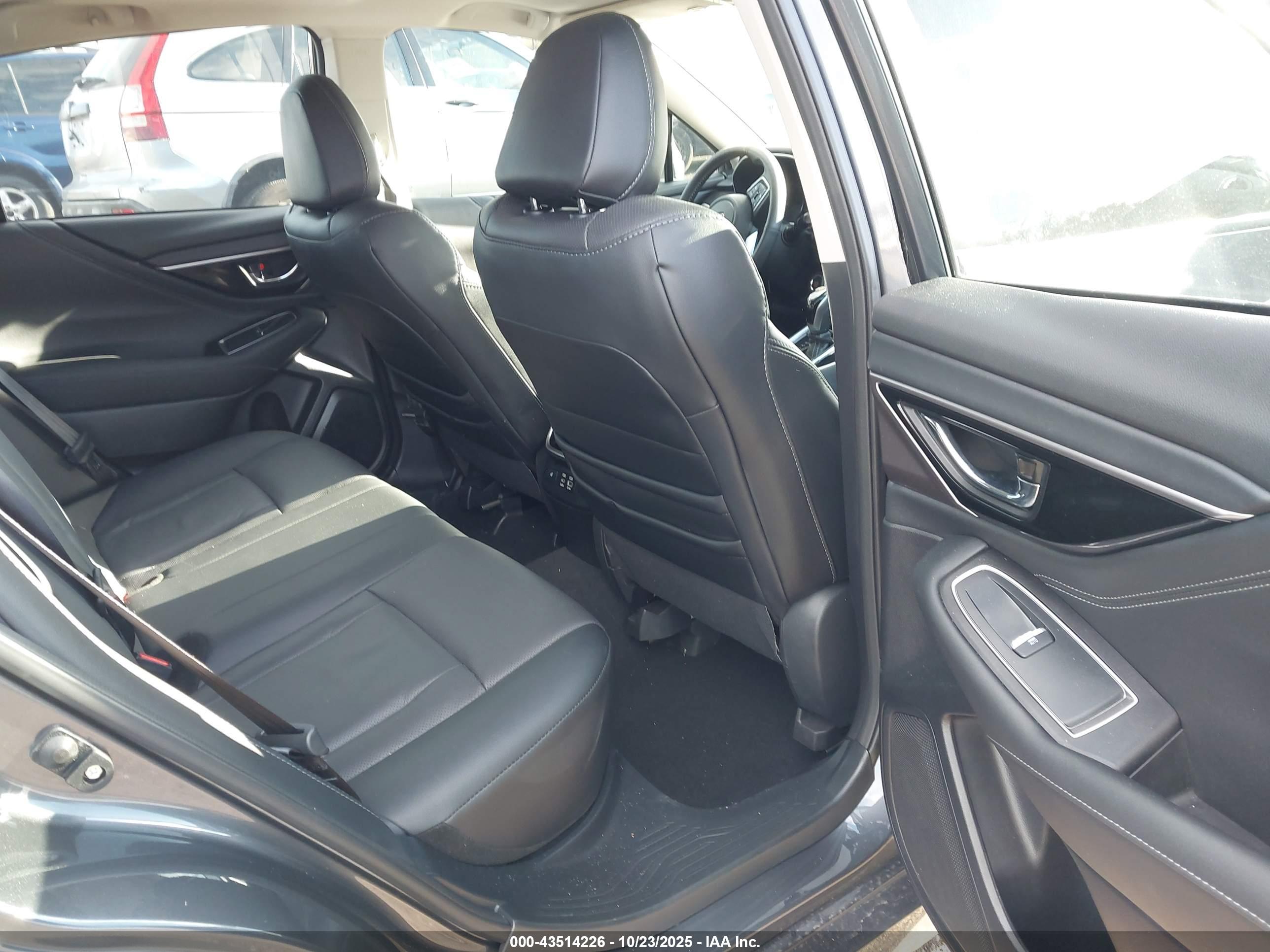 SUBARU LEGACY image 8