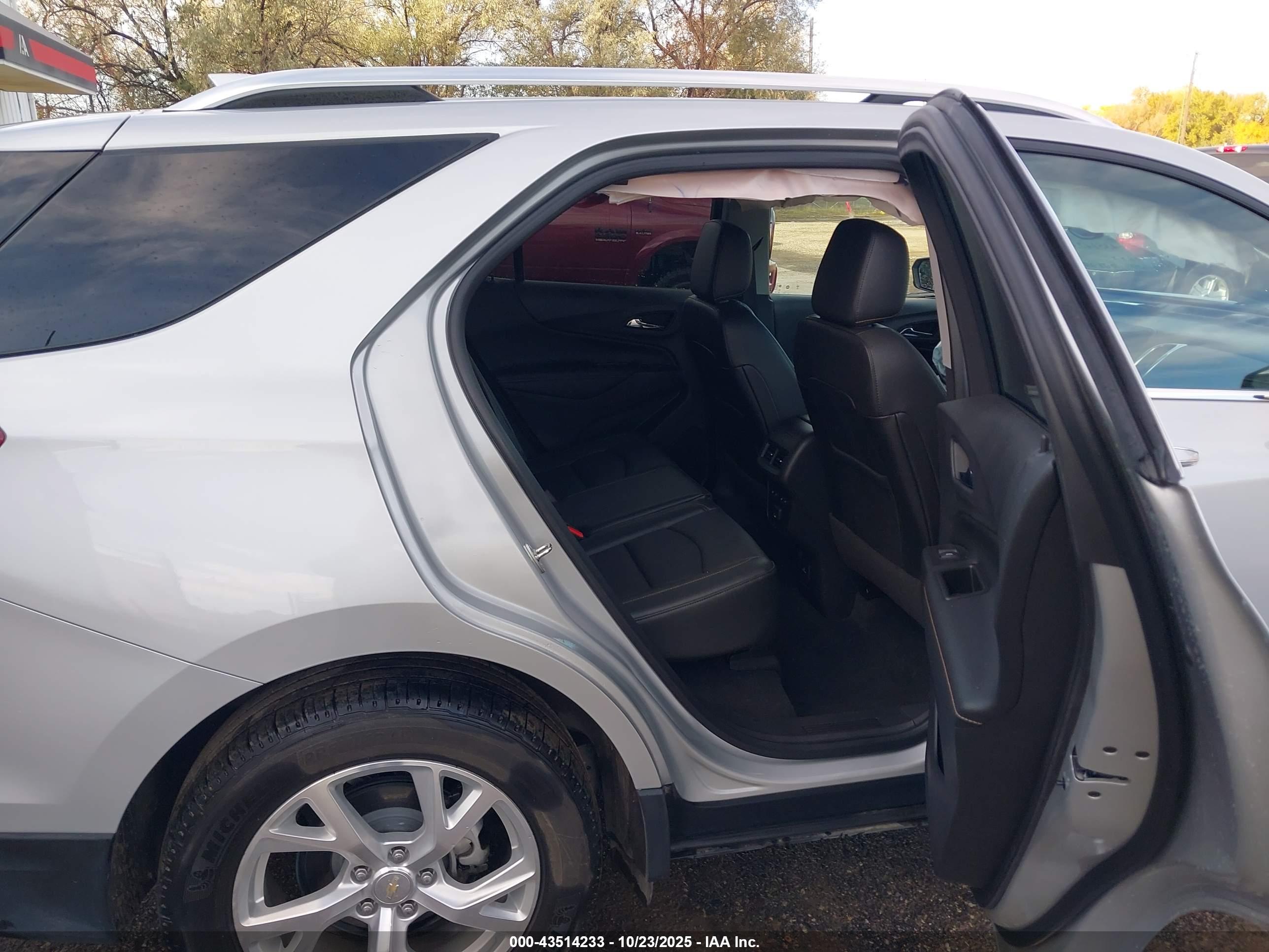CHEVROLET EQUINOX image 8