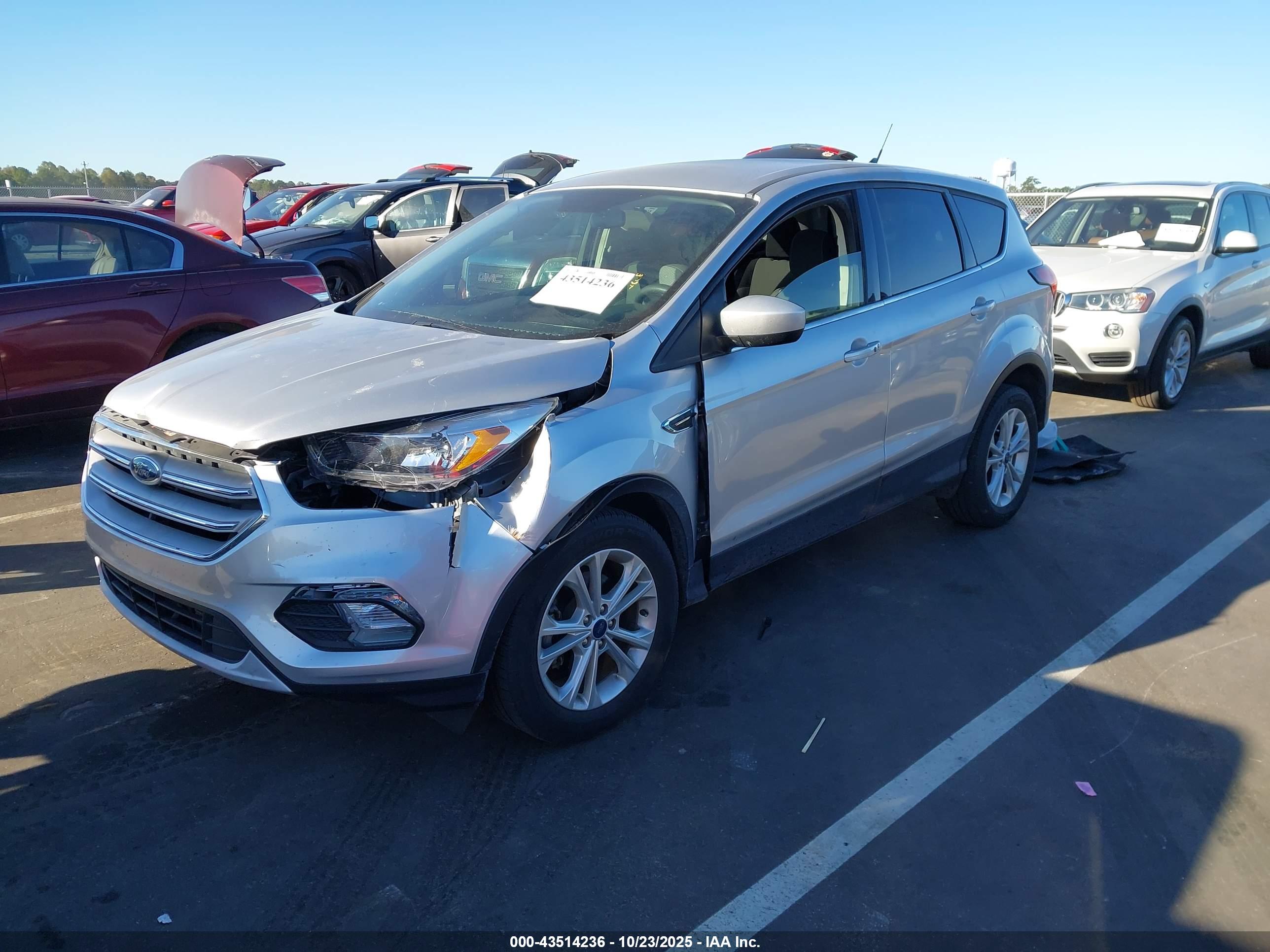 FORD ESCAPE image 2