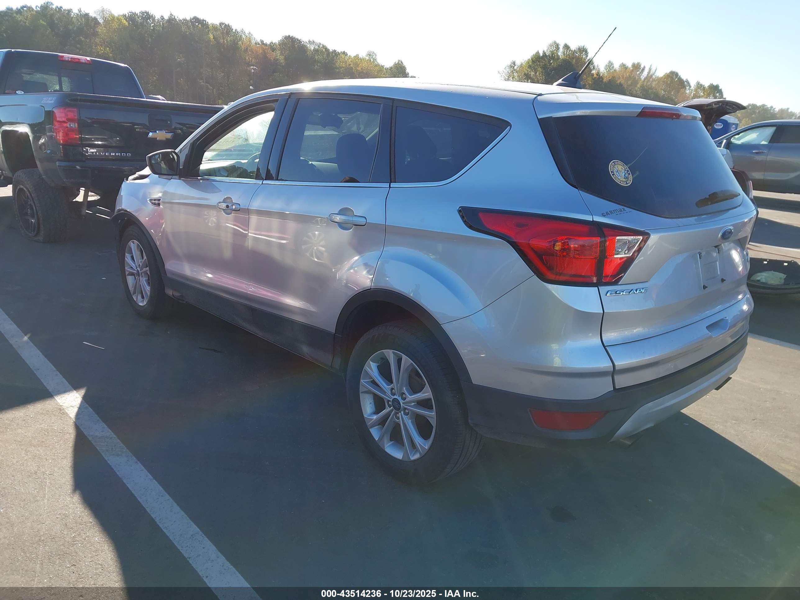 FORD ESCAPE image 3
