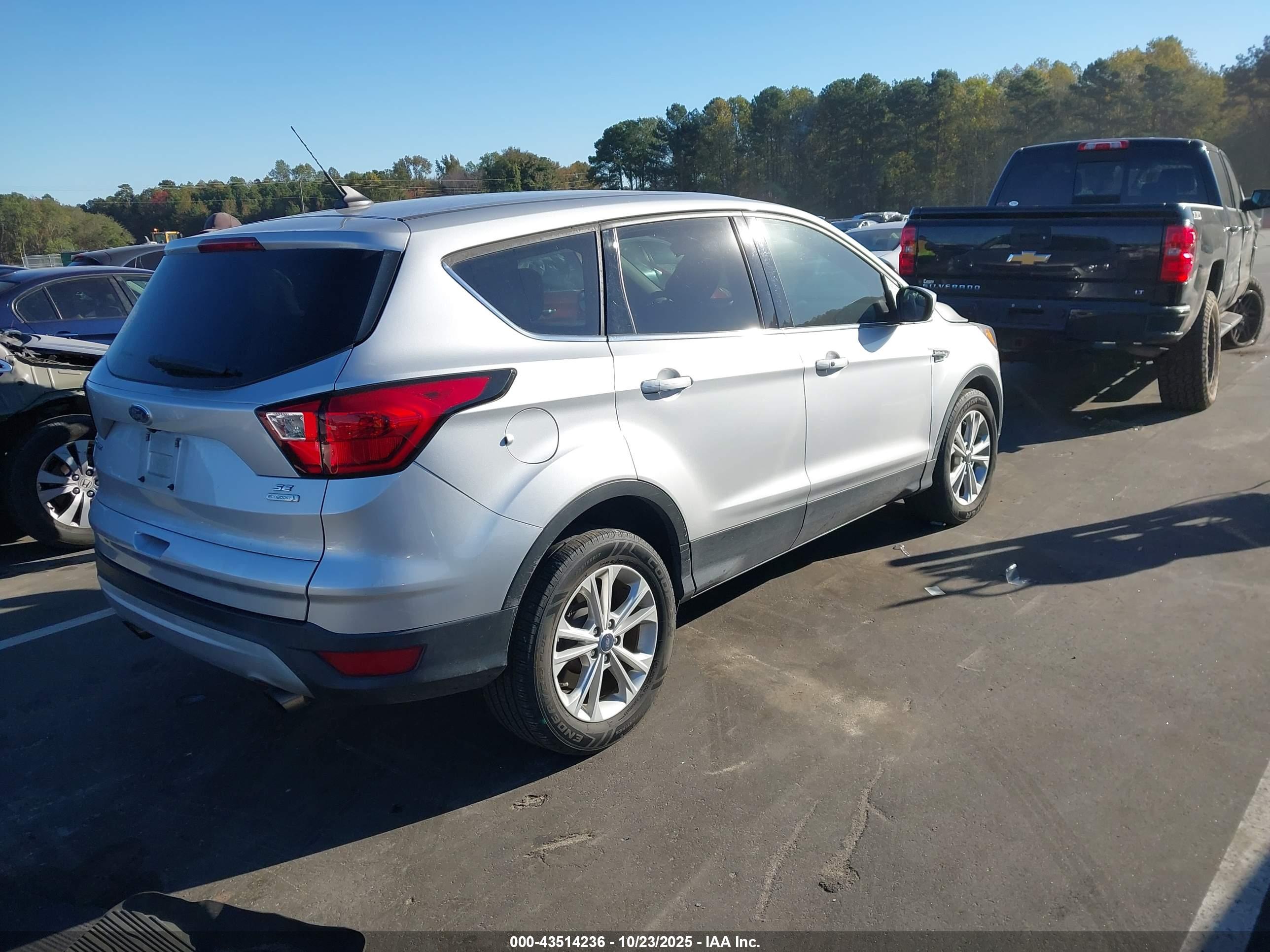 FORD ESCAPE image 4