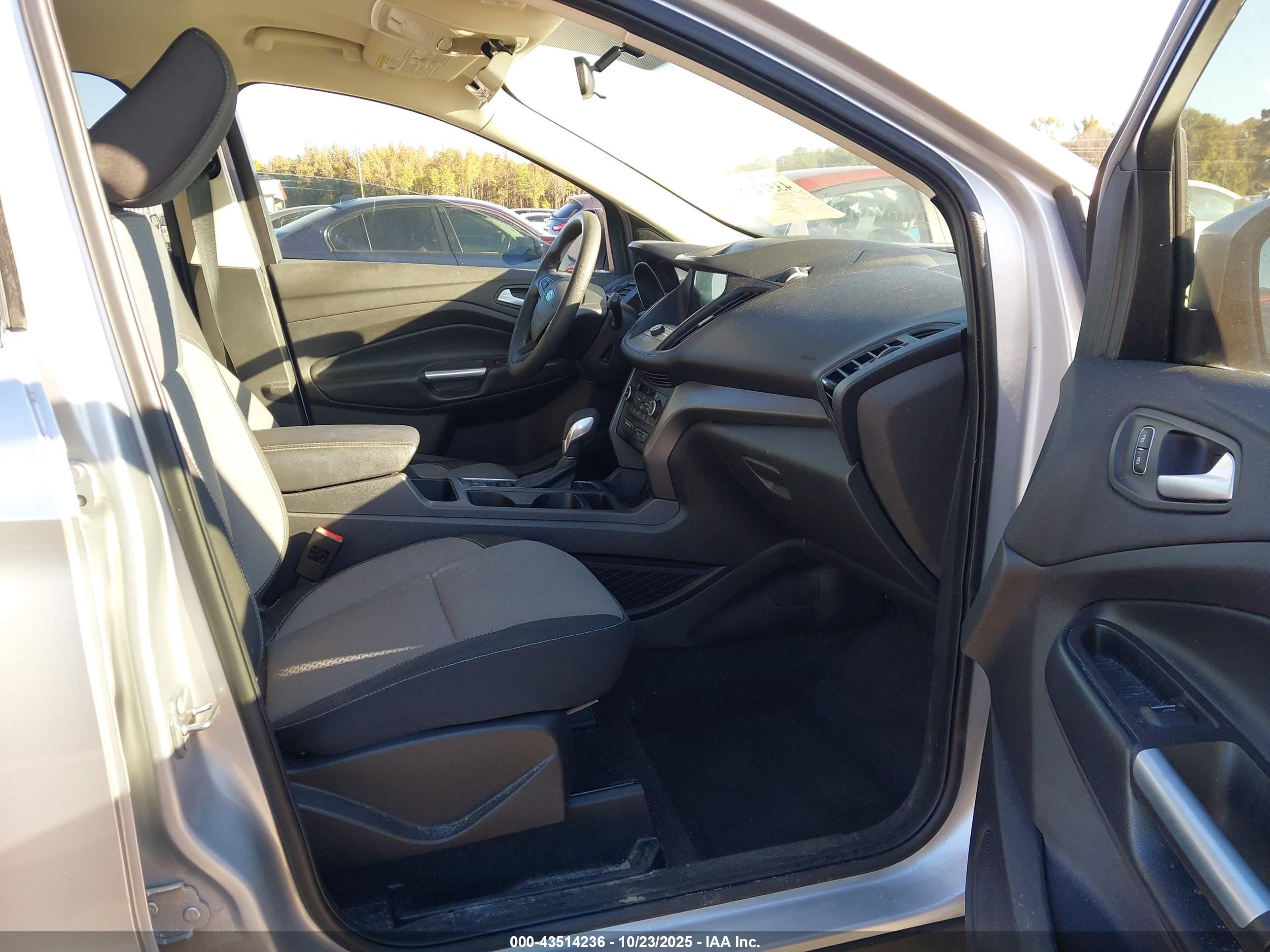 FORD ESCAPE image 5