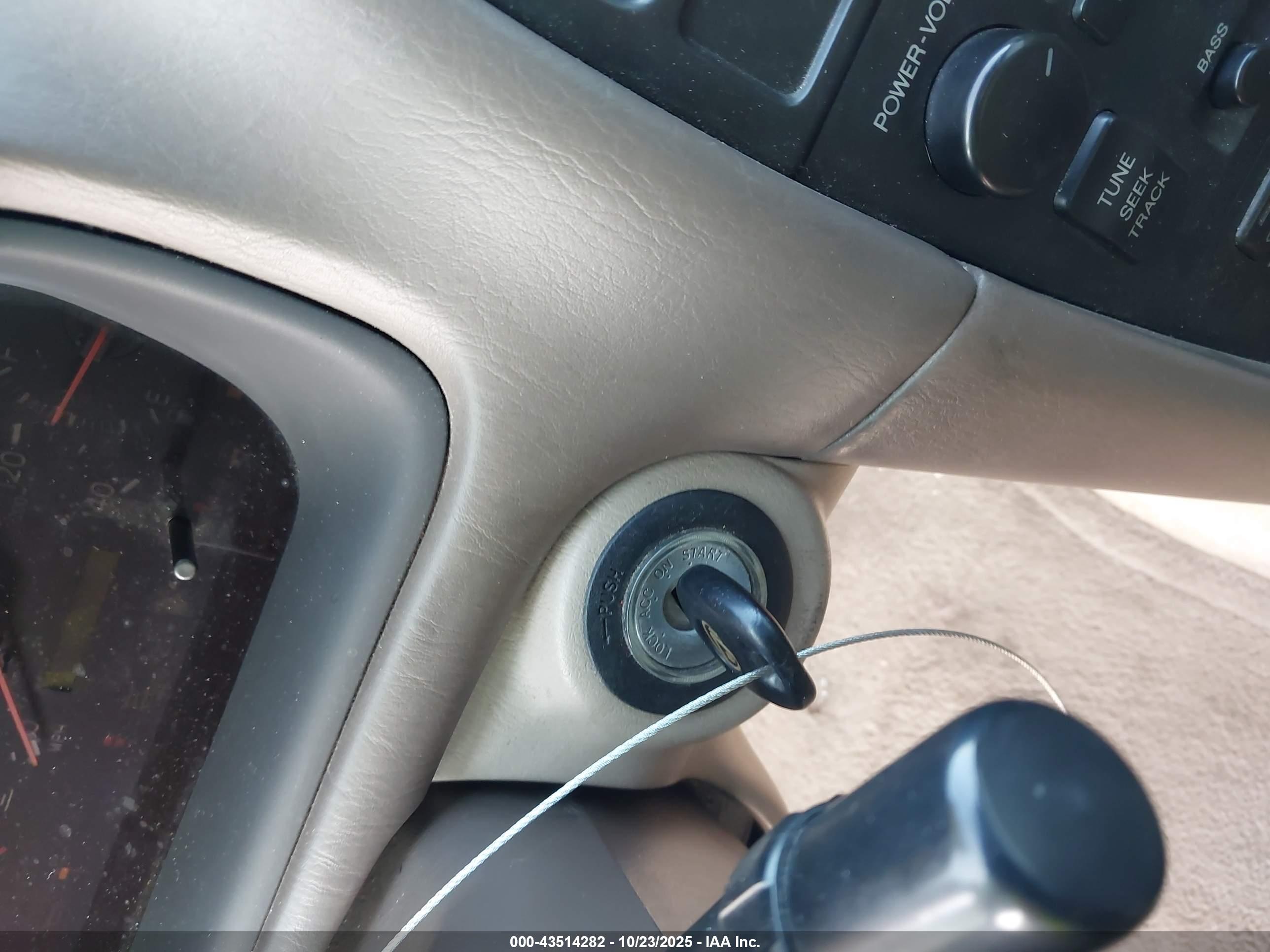 LEXUS ES image 11