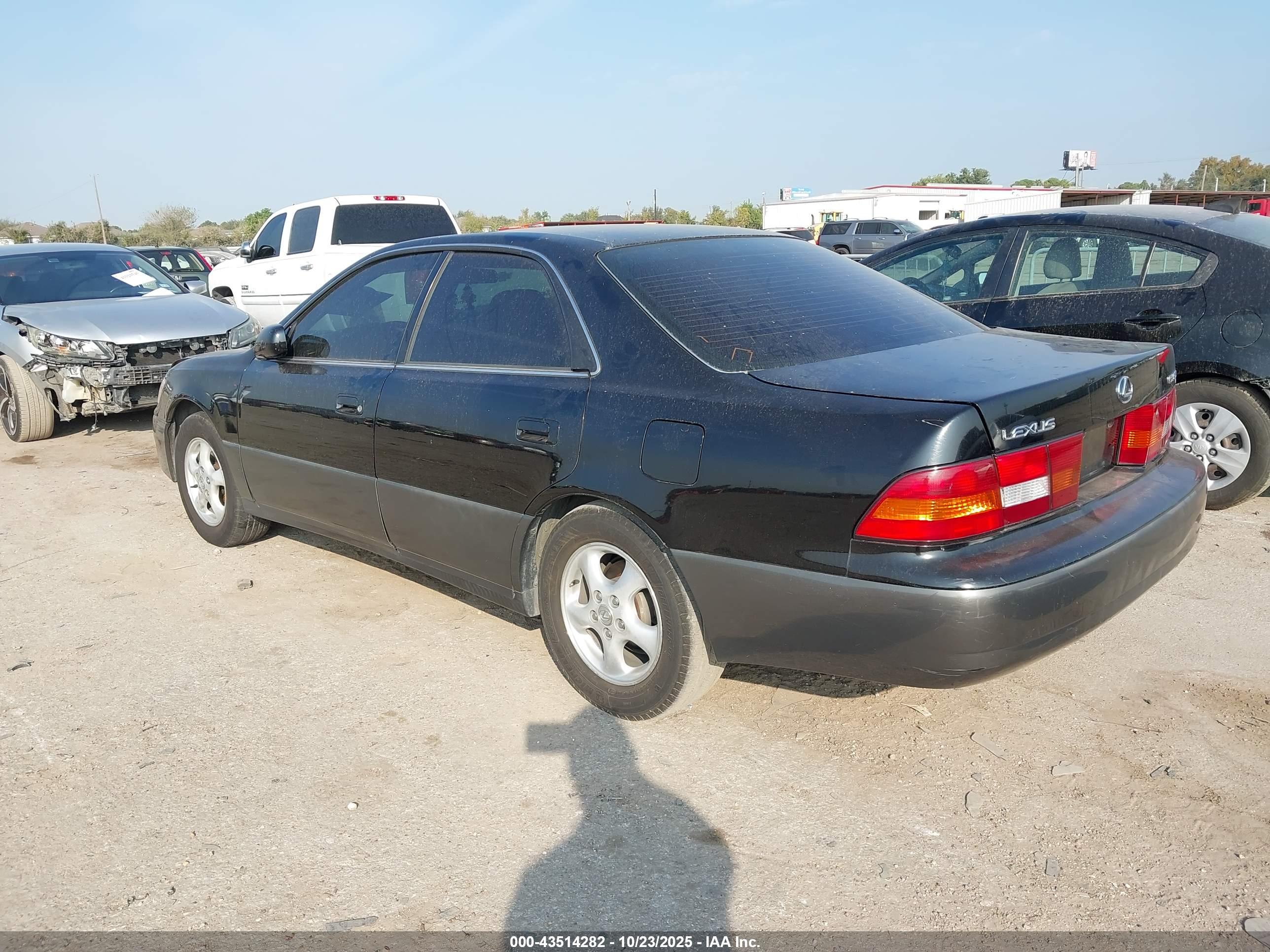 LEXUS ES image 3