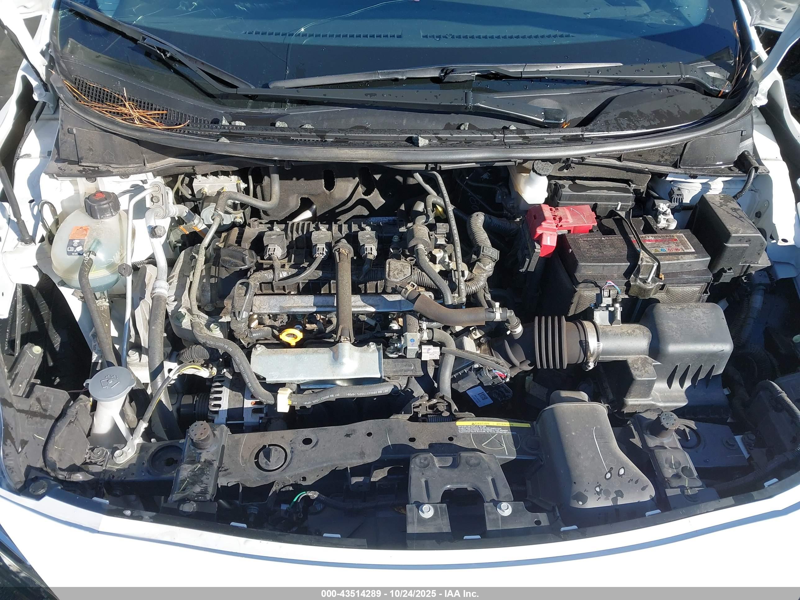 NISSAN VERSA image 10