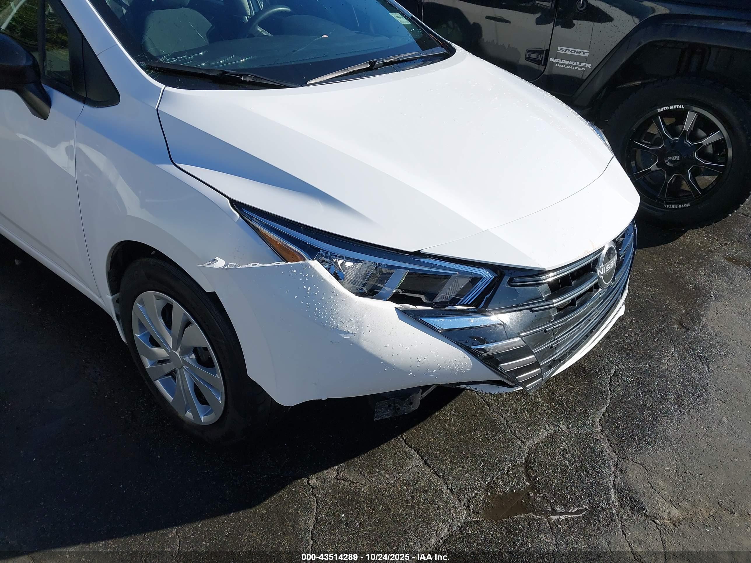 NISSAN VERSA image 6