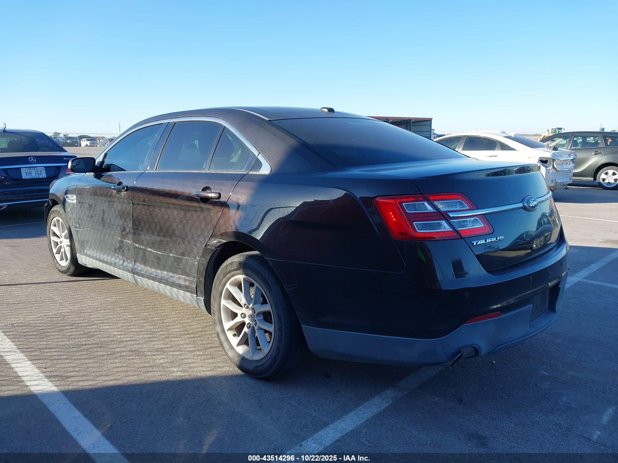 FORD TAURUS image 3