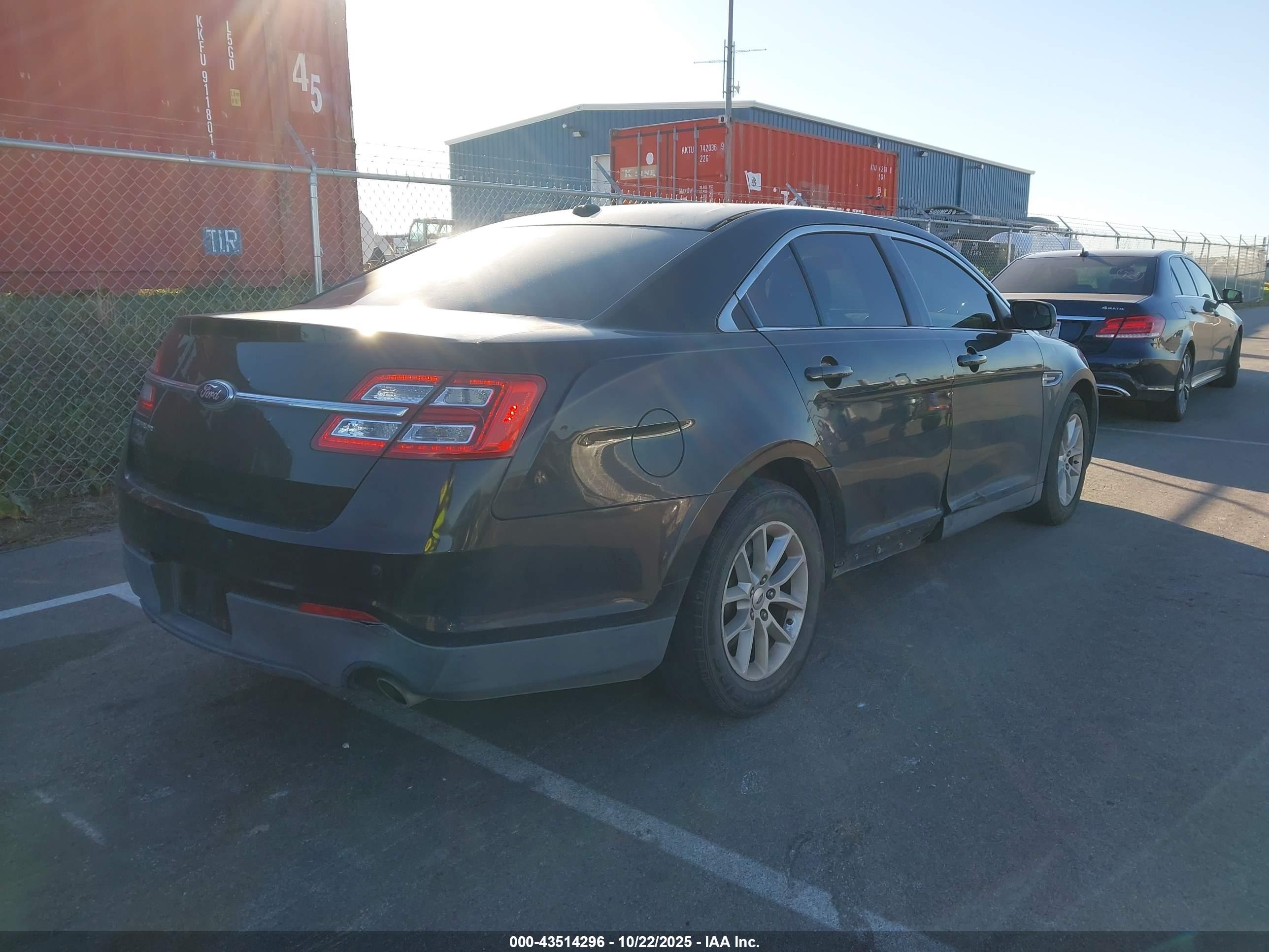FORD TAURUS image 4