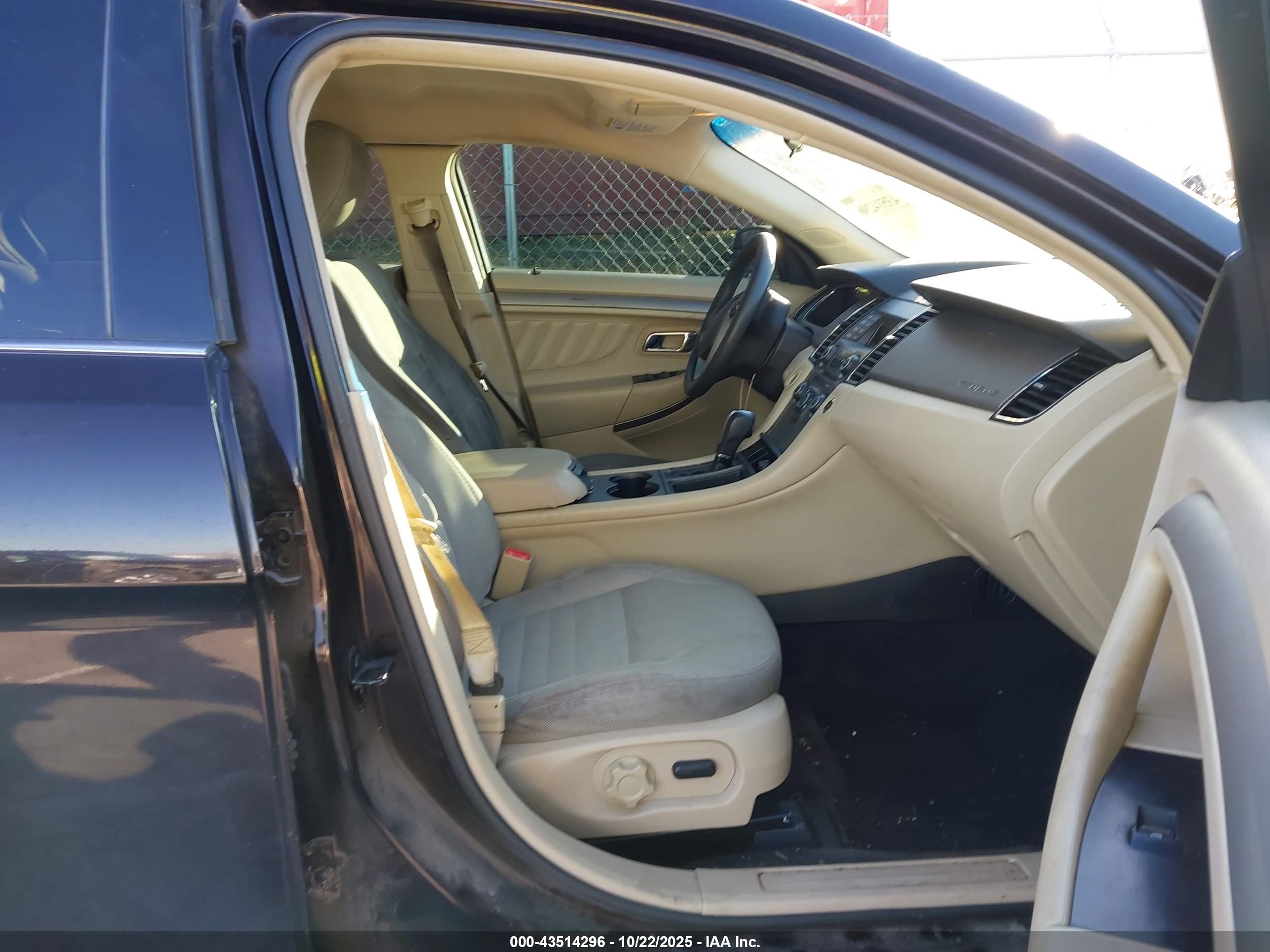 FORD TAURUS image 5