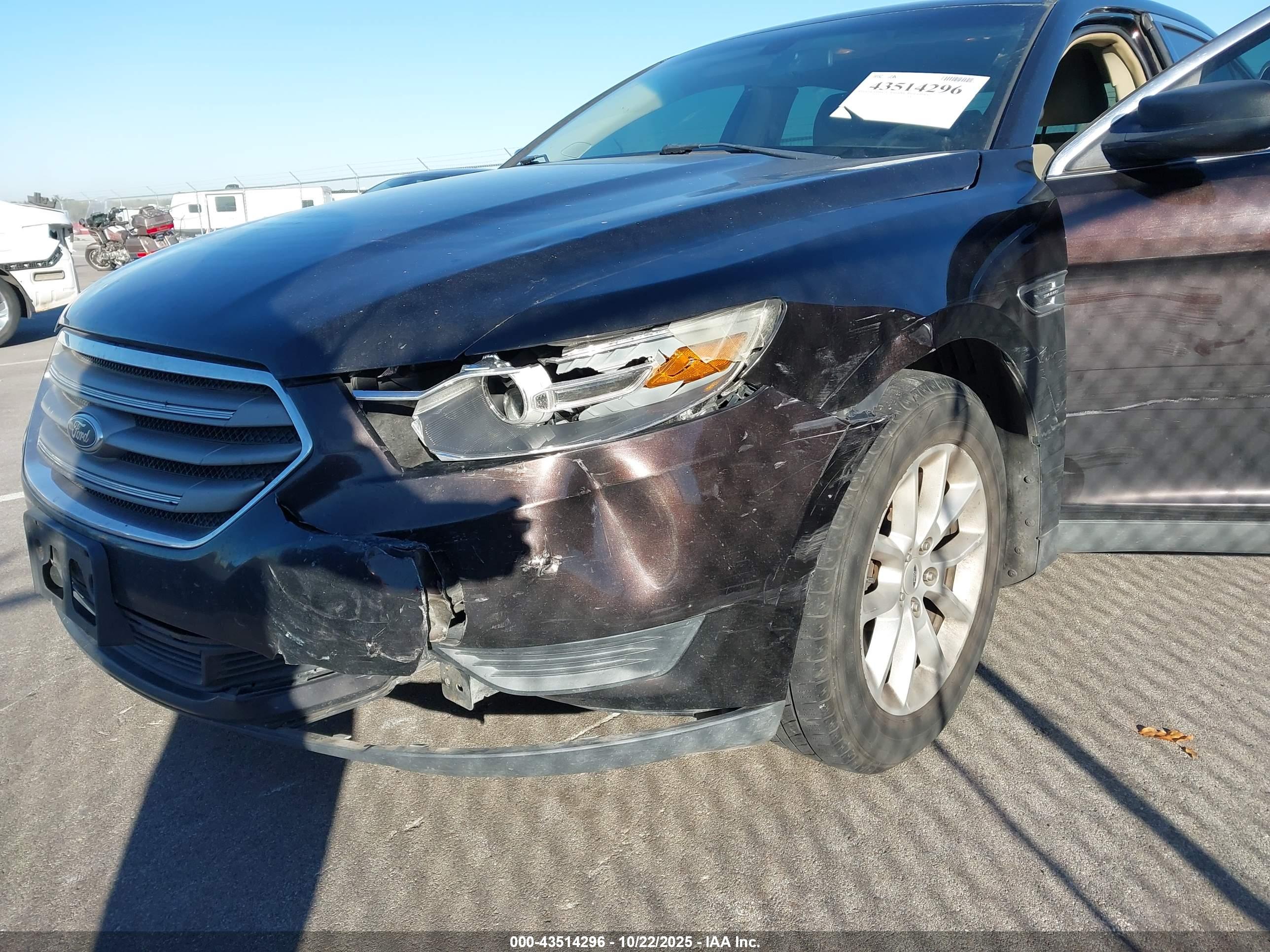 FORD TAURUS image 6