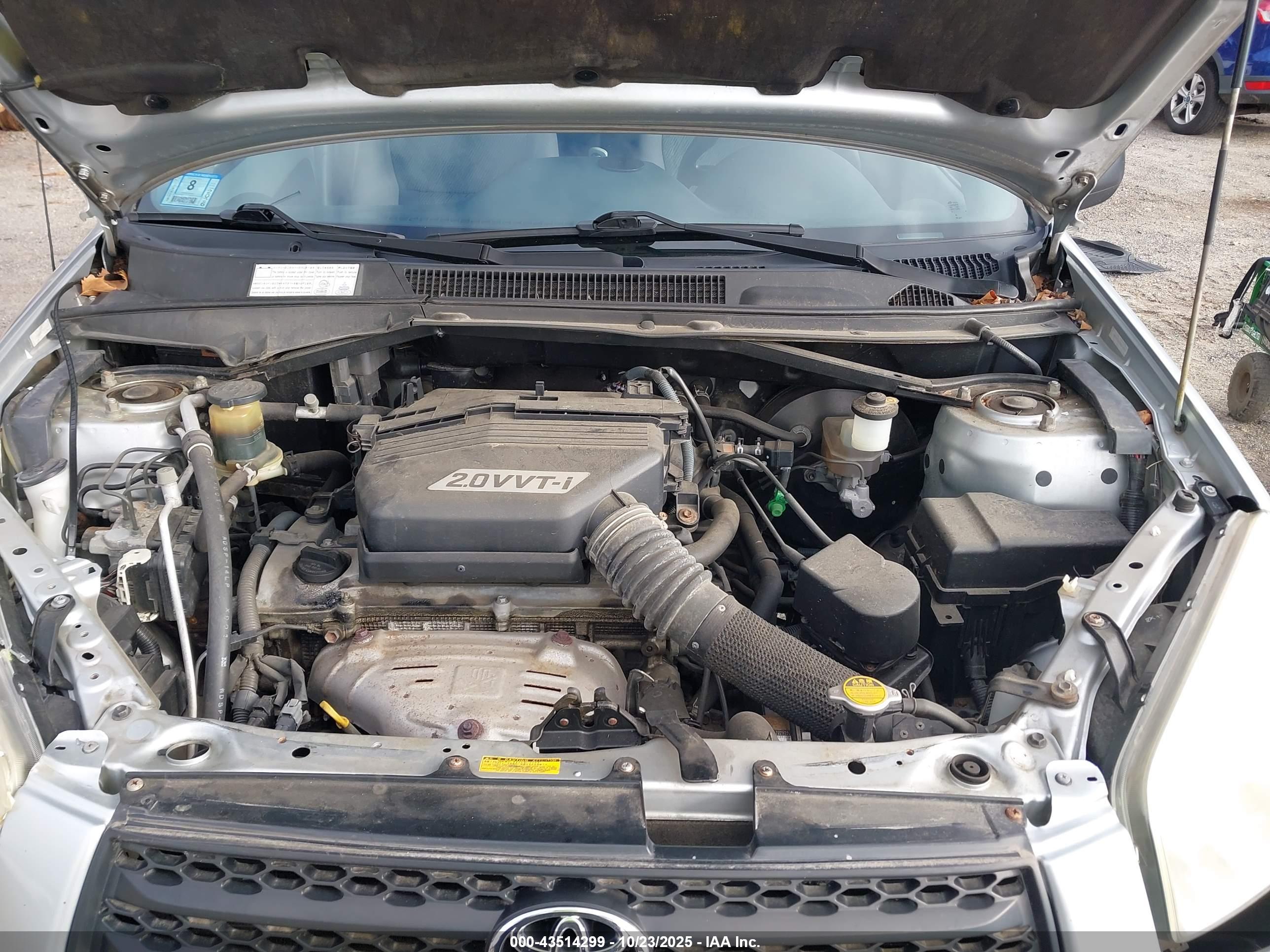 TOYOTA RAV4 image 10