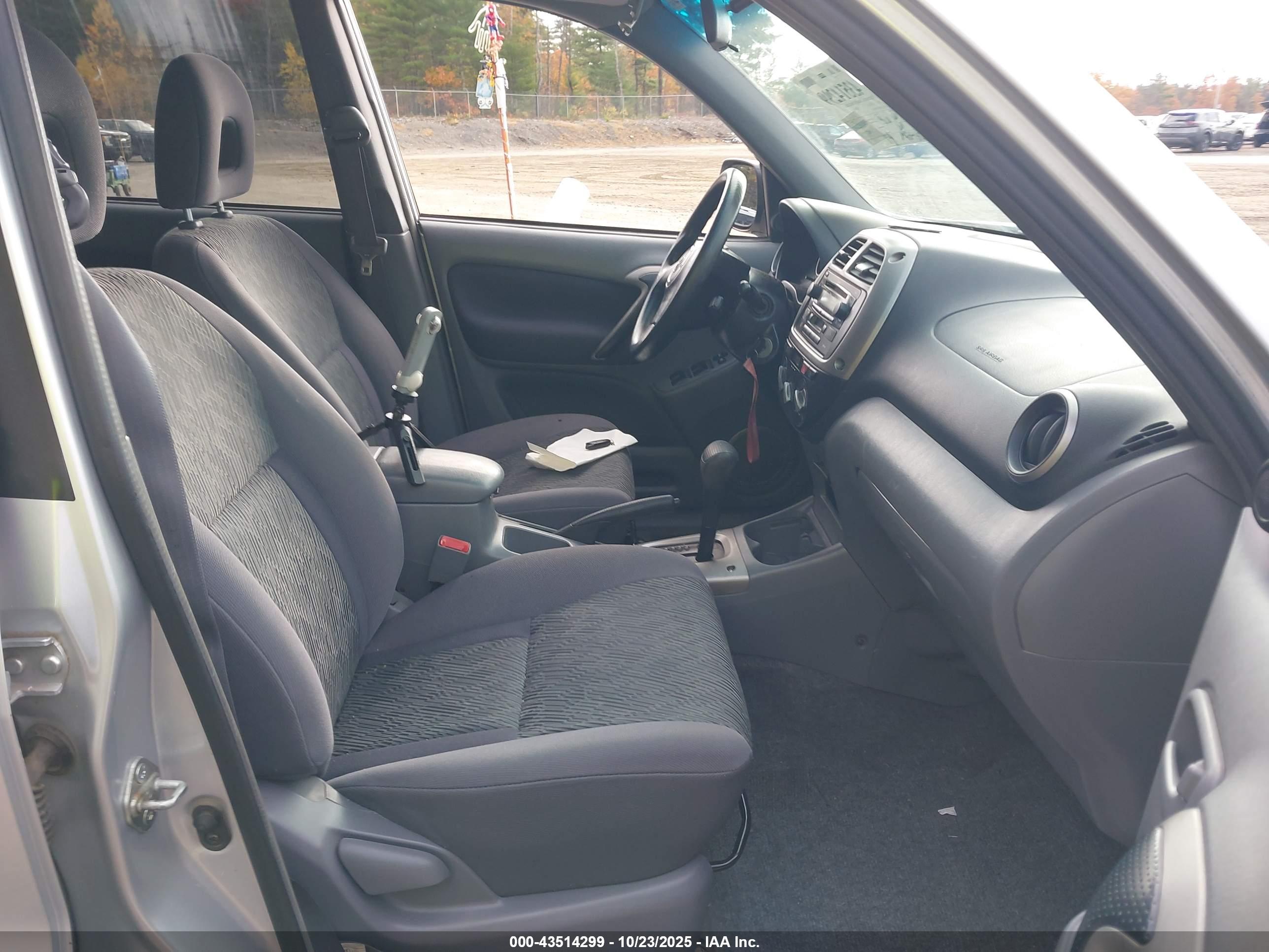 TOYOTA RAV4 image 5