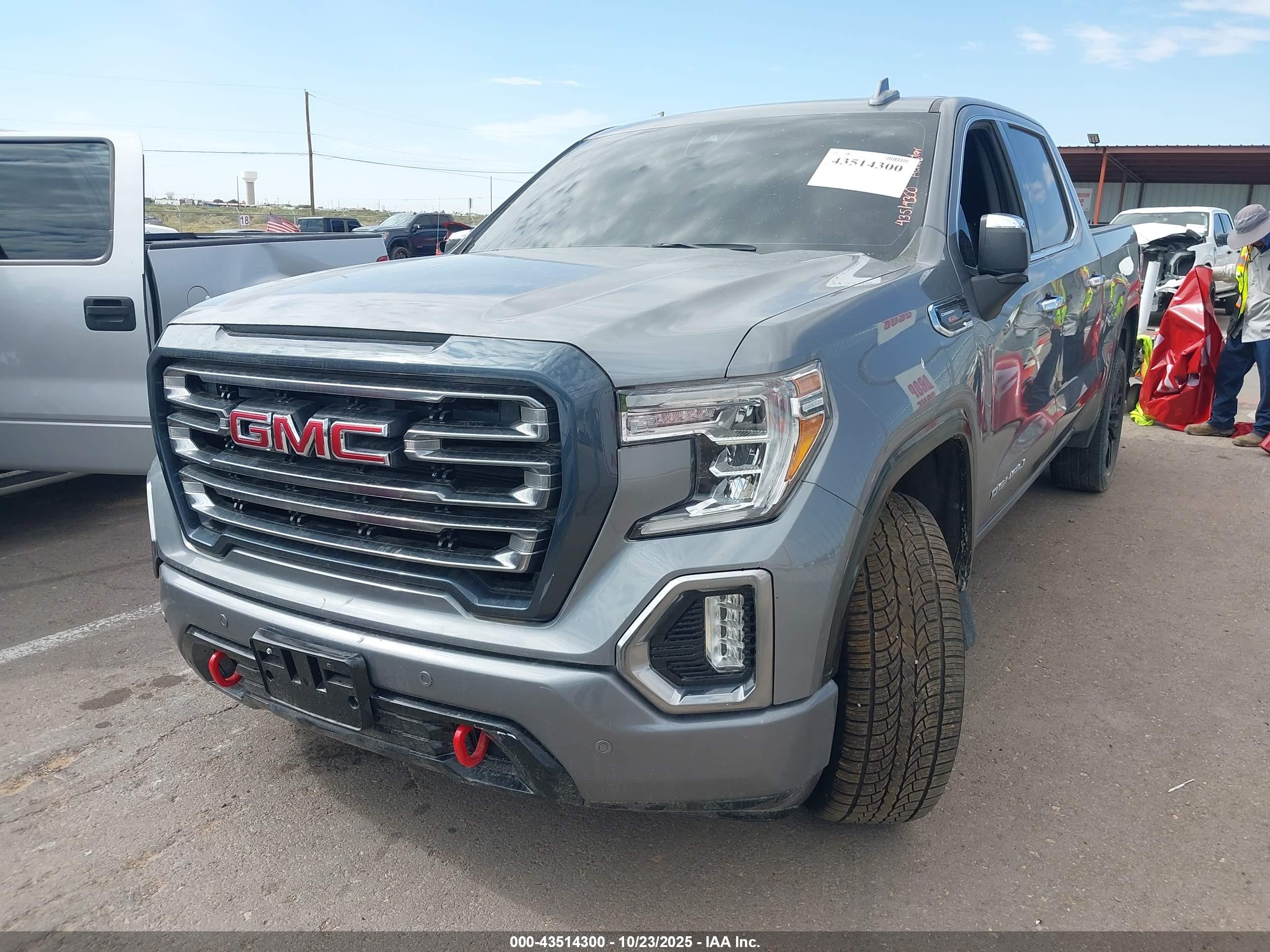 GMC SIERRA image 2