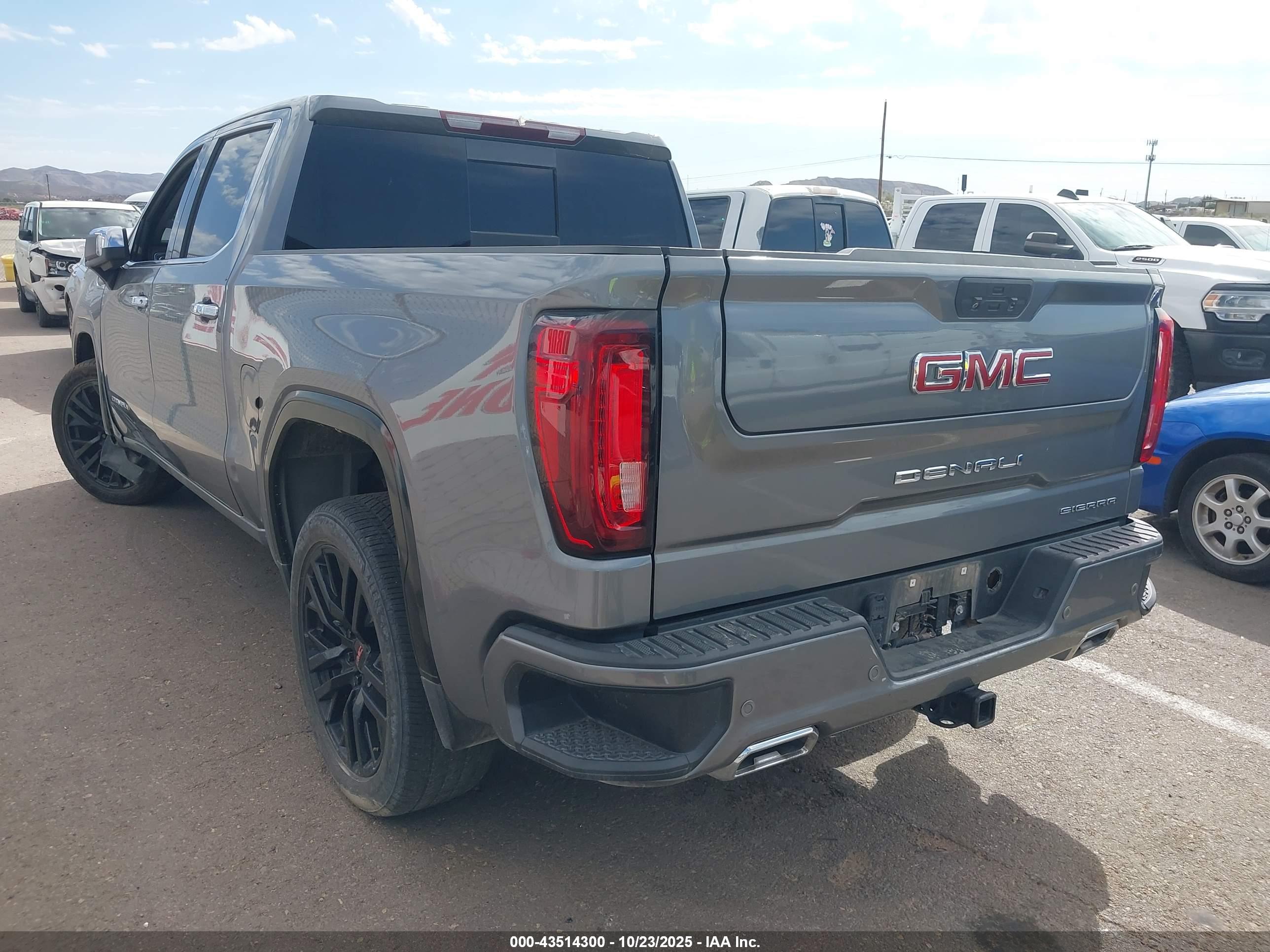 GMC SIERRA image 3