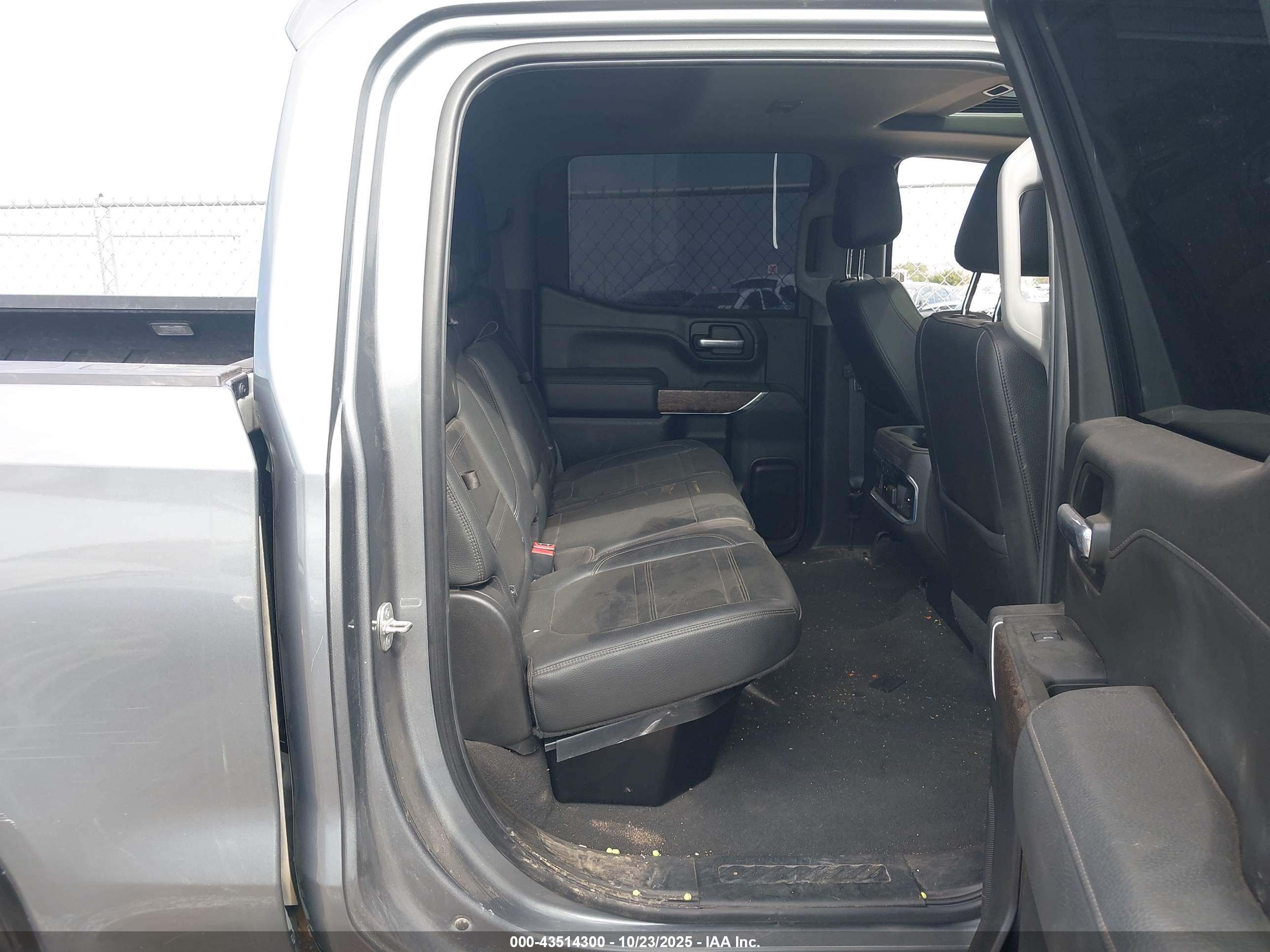 GMC SIERRA image 8