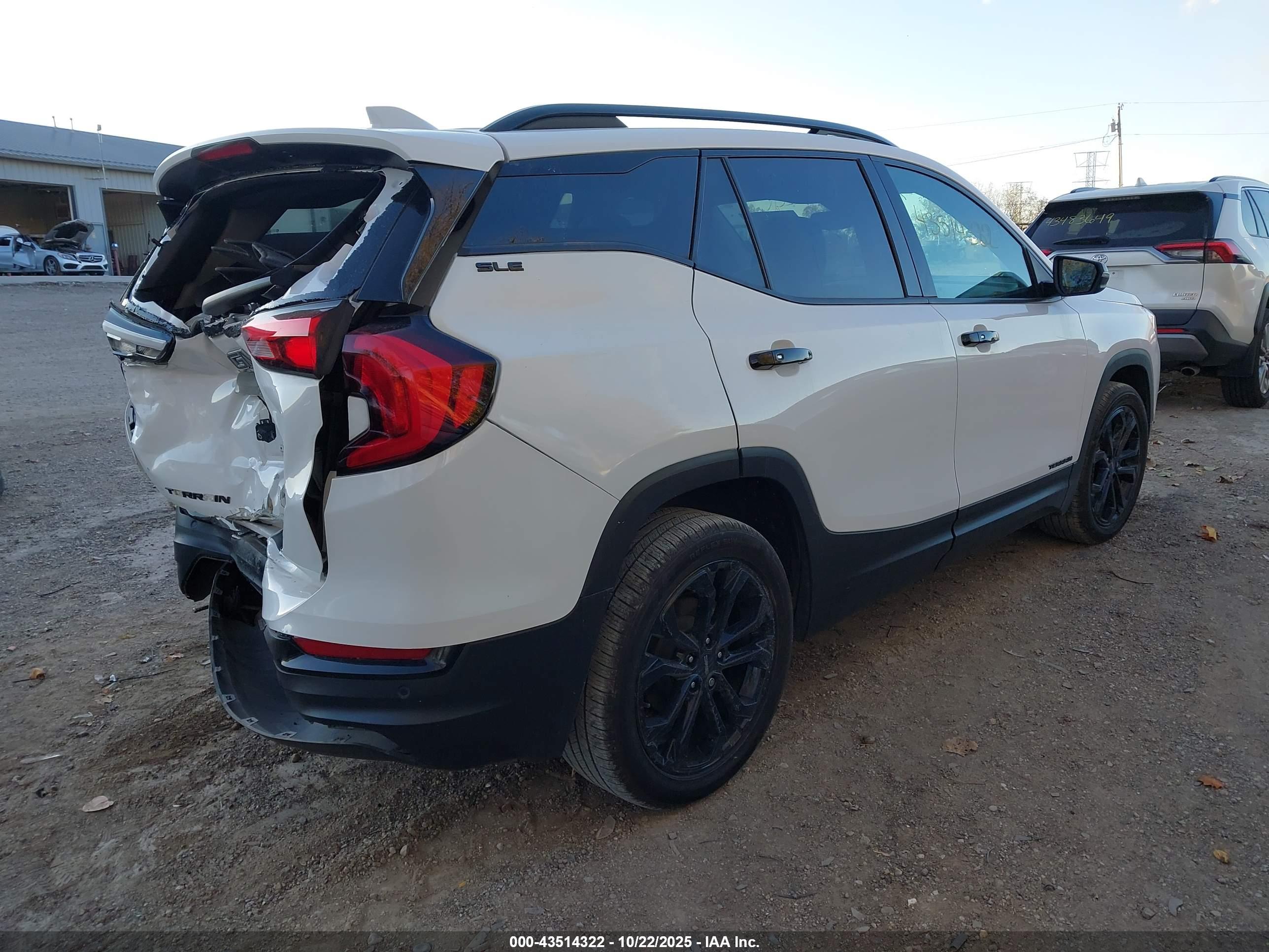 GMC TERRAIN image 4