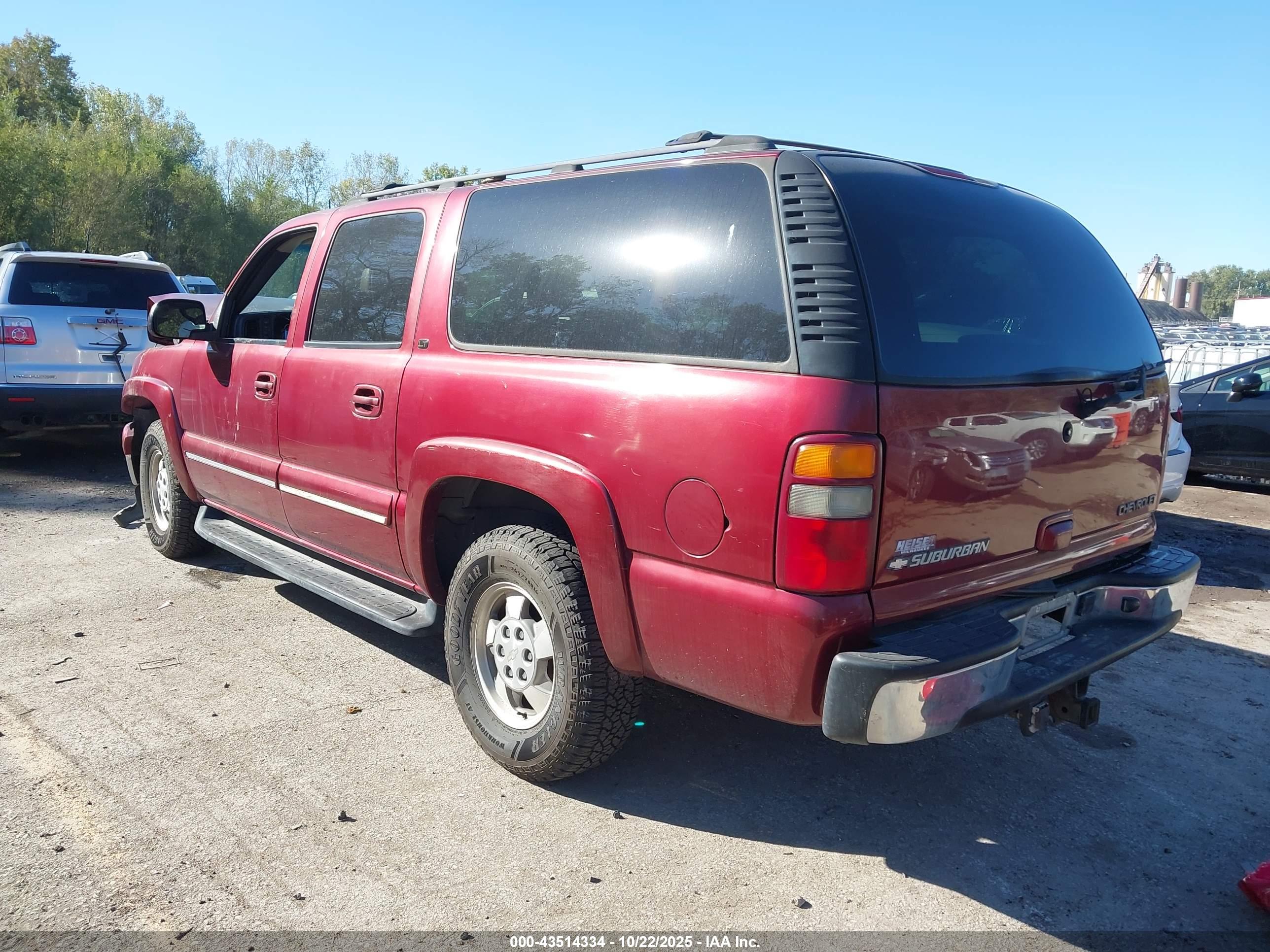 CHEVROLET SUBURBAN image 3
