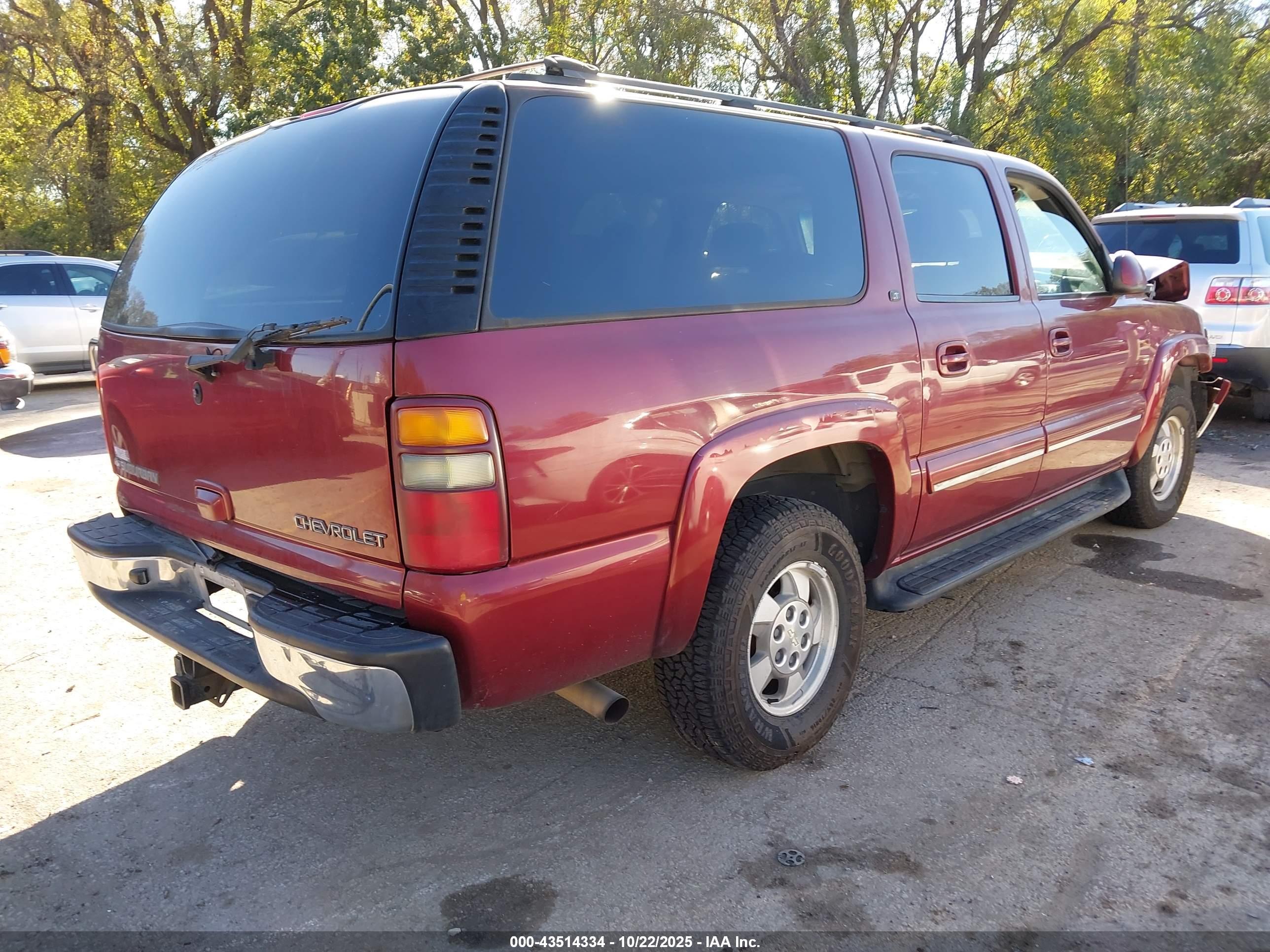 CHEVROLET SUBURBAN image 4