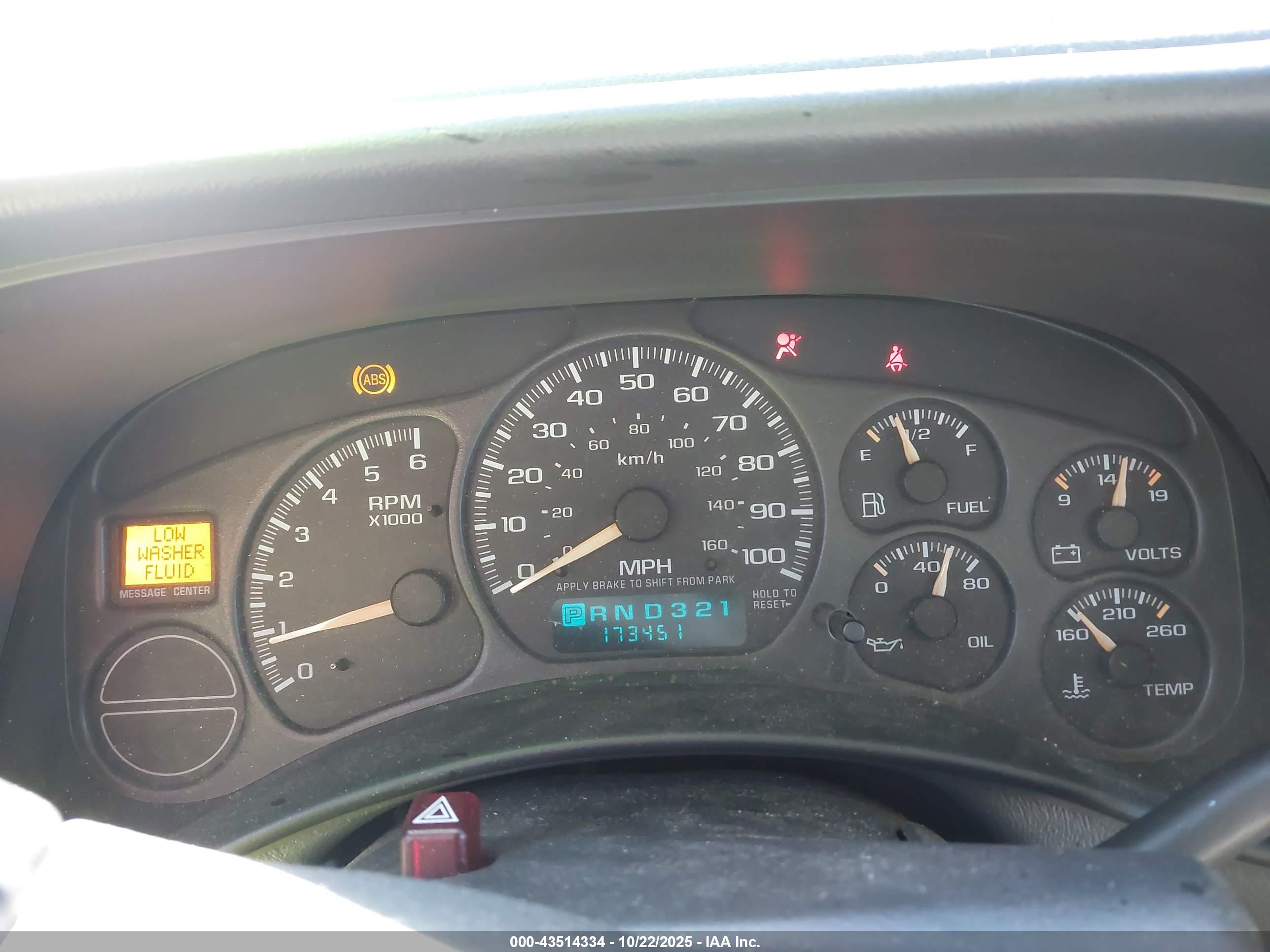 CHEVROLET SUBURBAN image 7