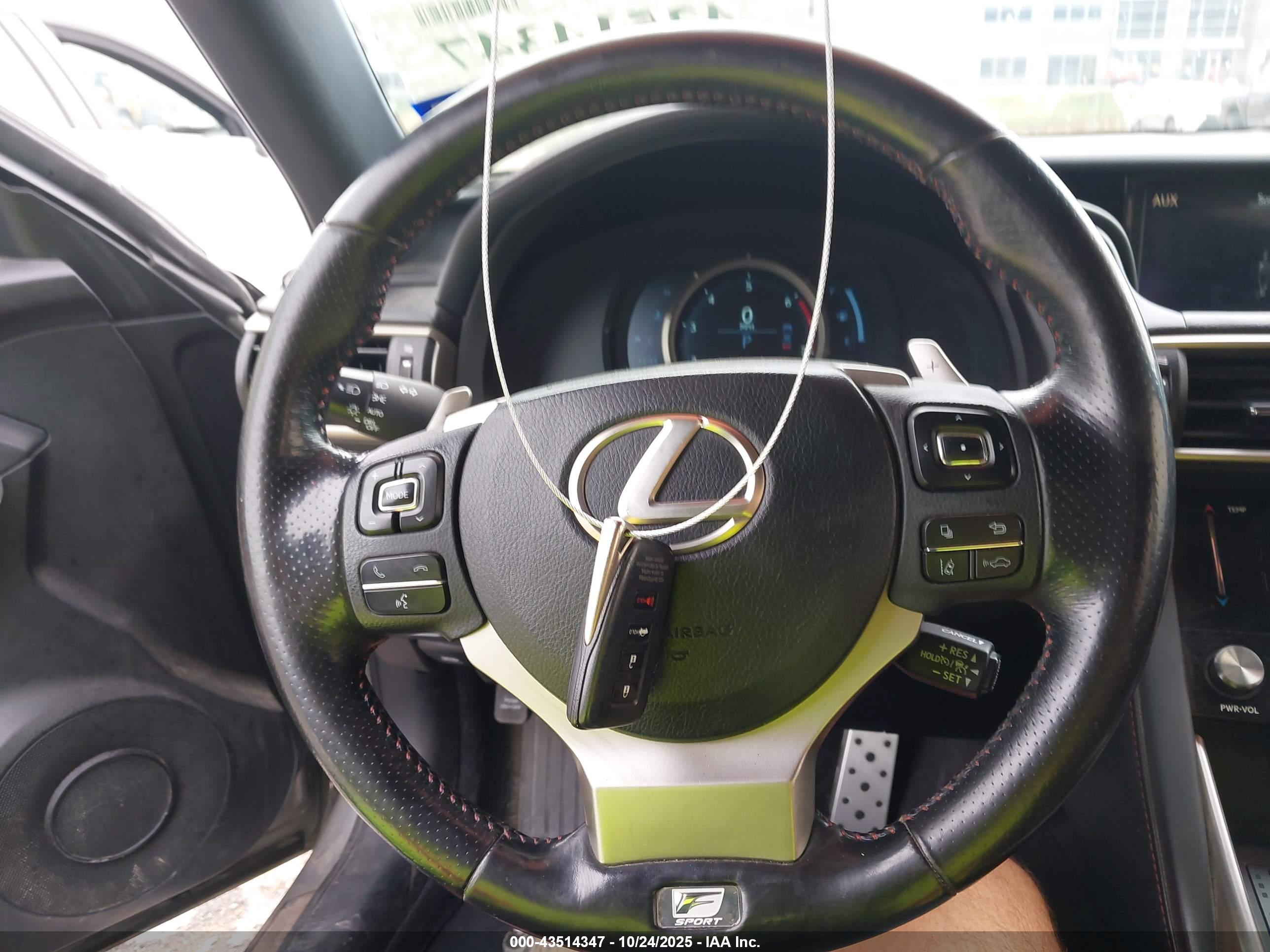 LEXUS IS image 11