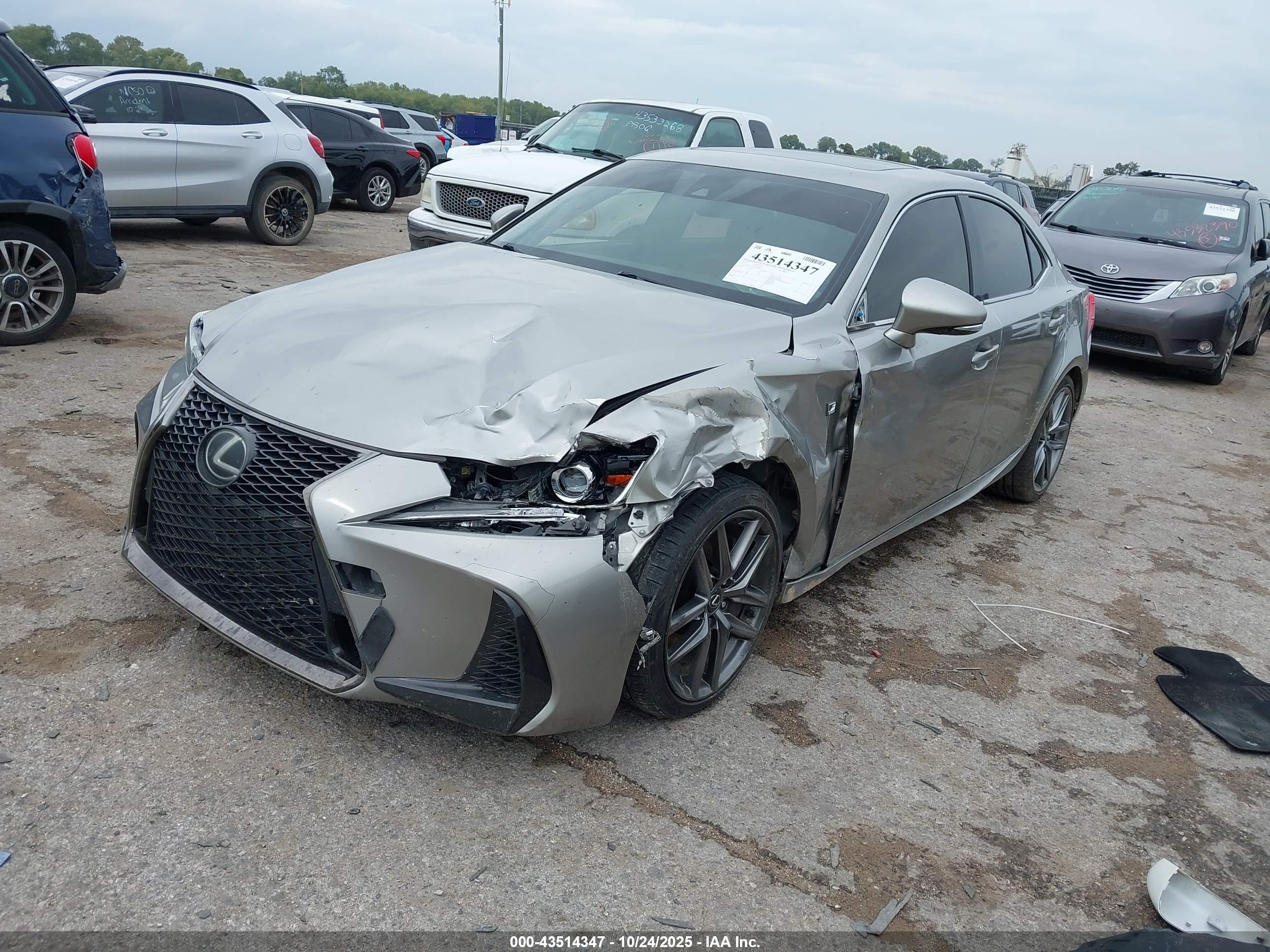 LEXUS IS image 2