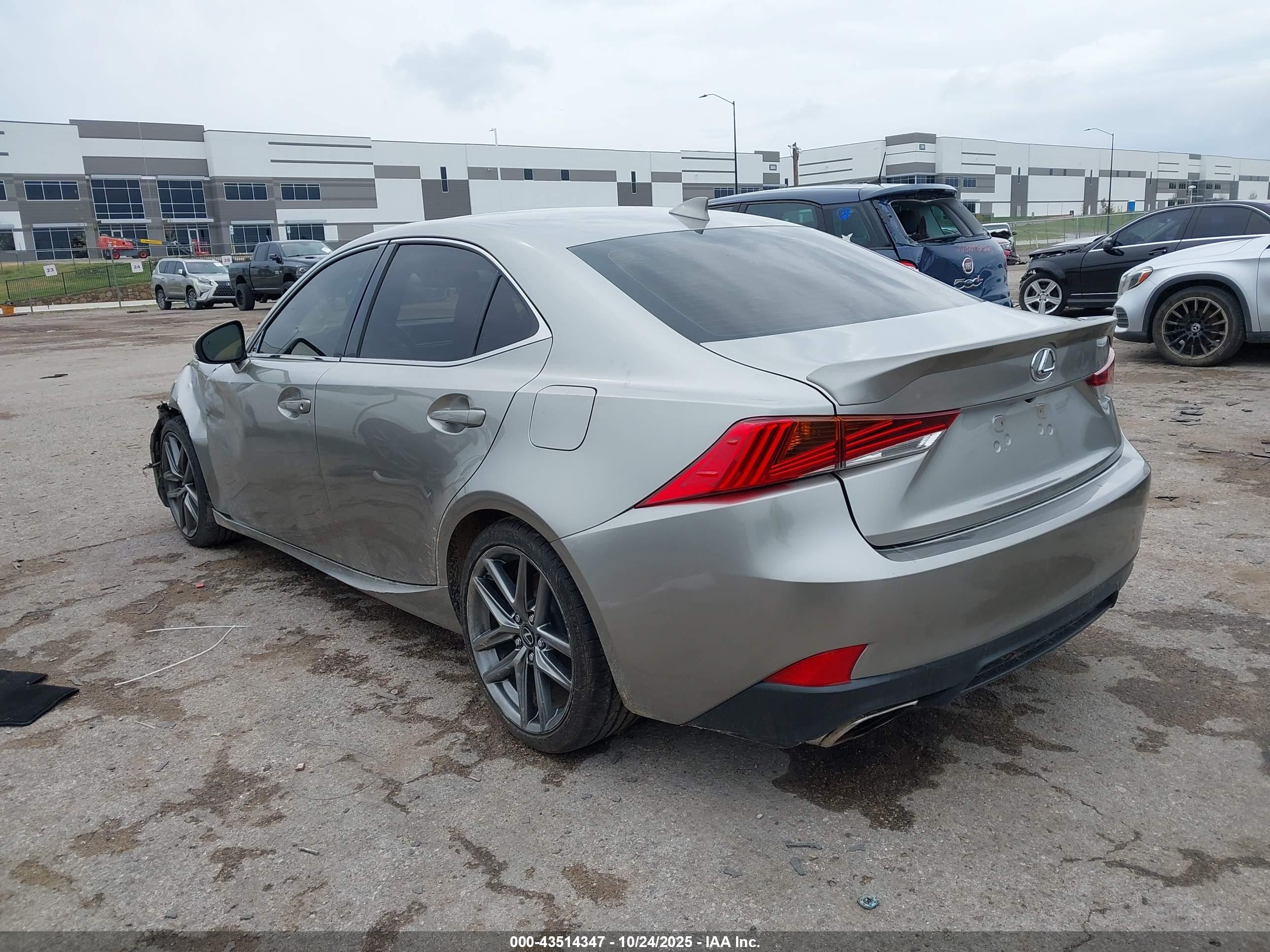 LEXUS IS image 3