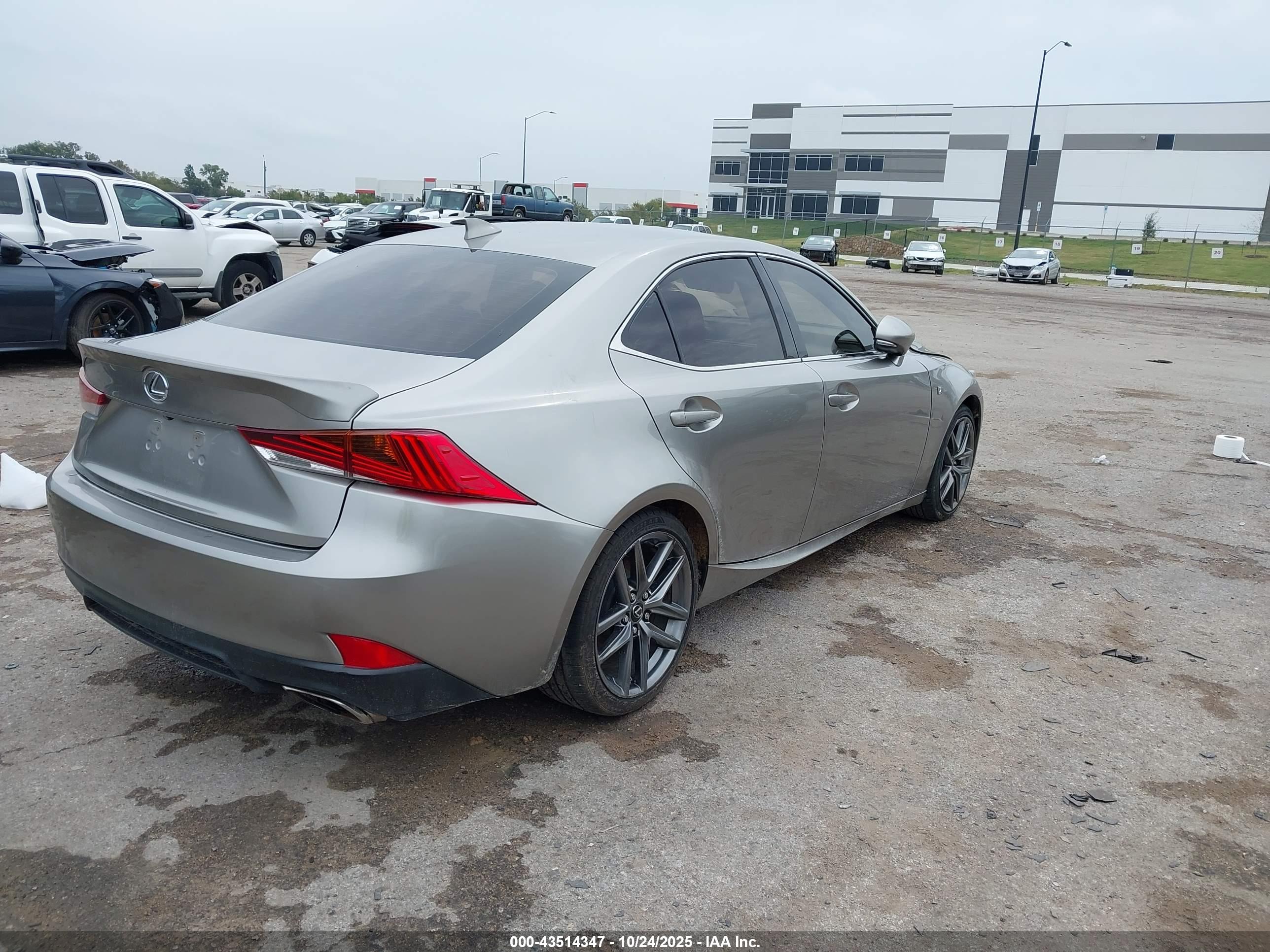 LEXUS IS image 4