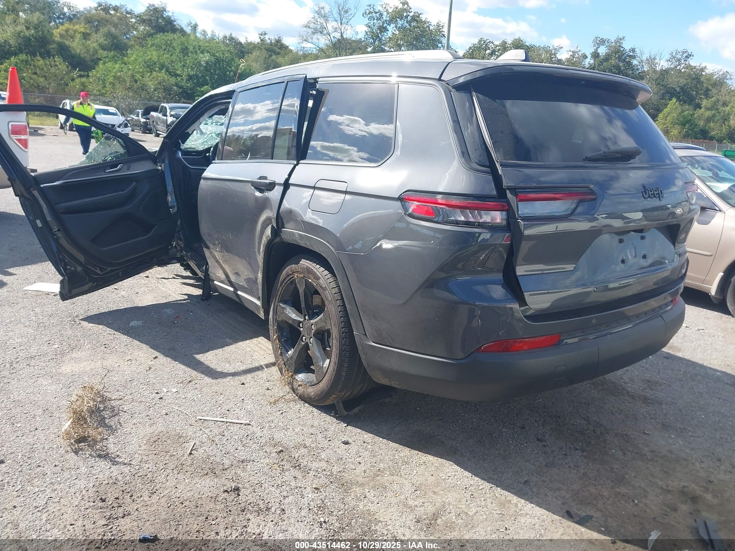 JEEP GRAND image 3