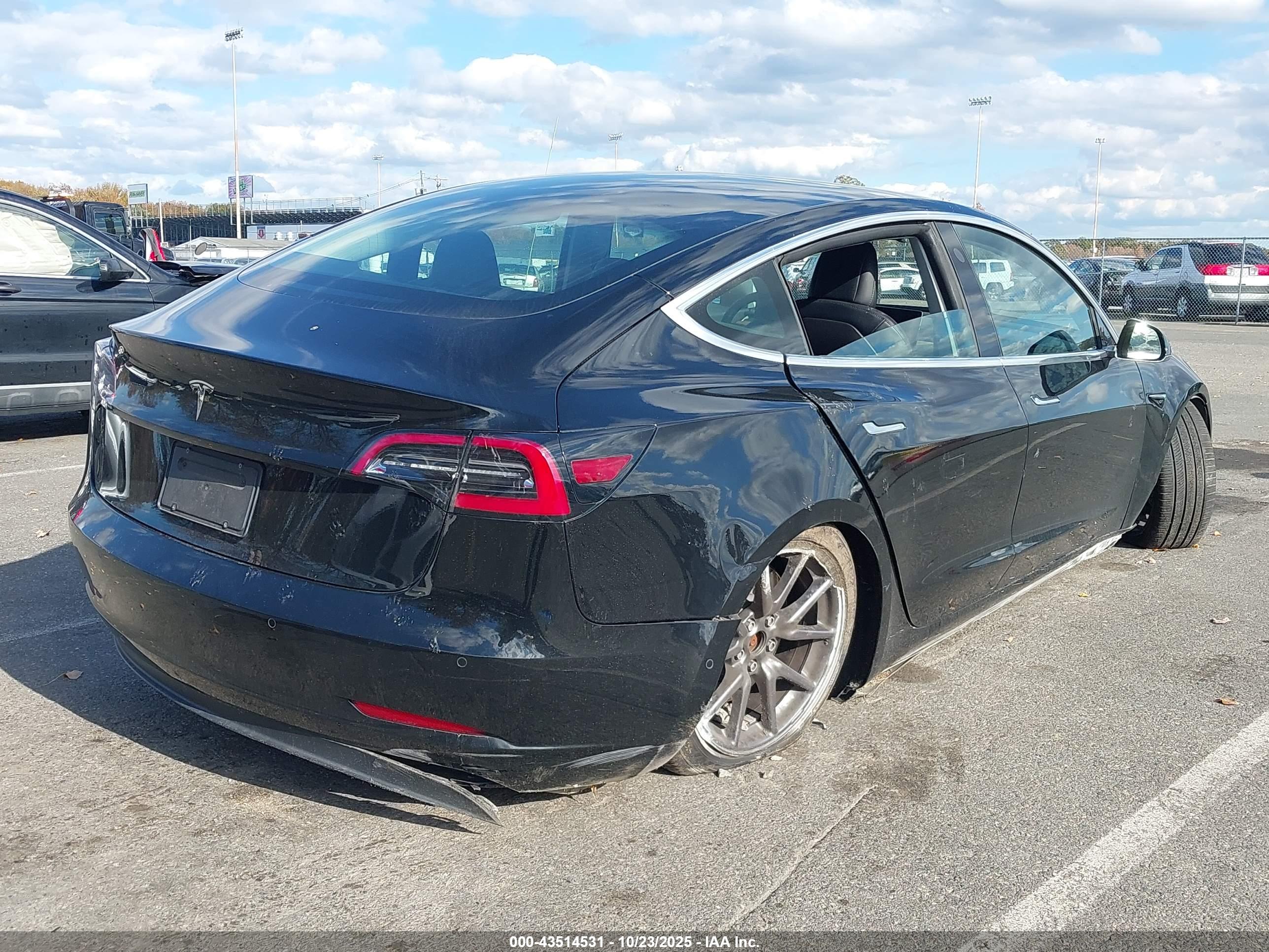 TESLA MODEL image 4