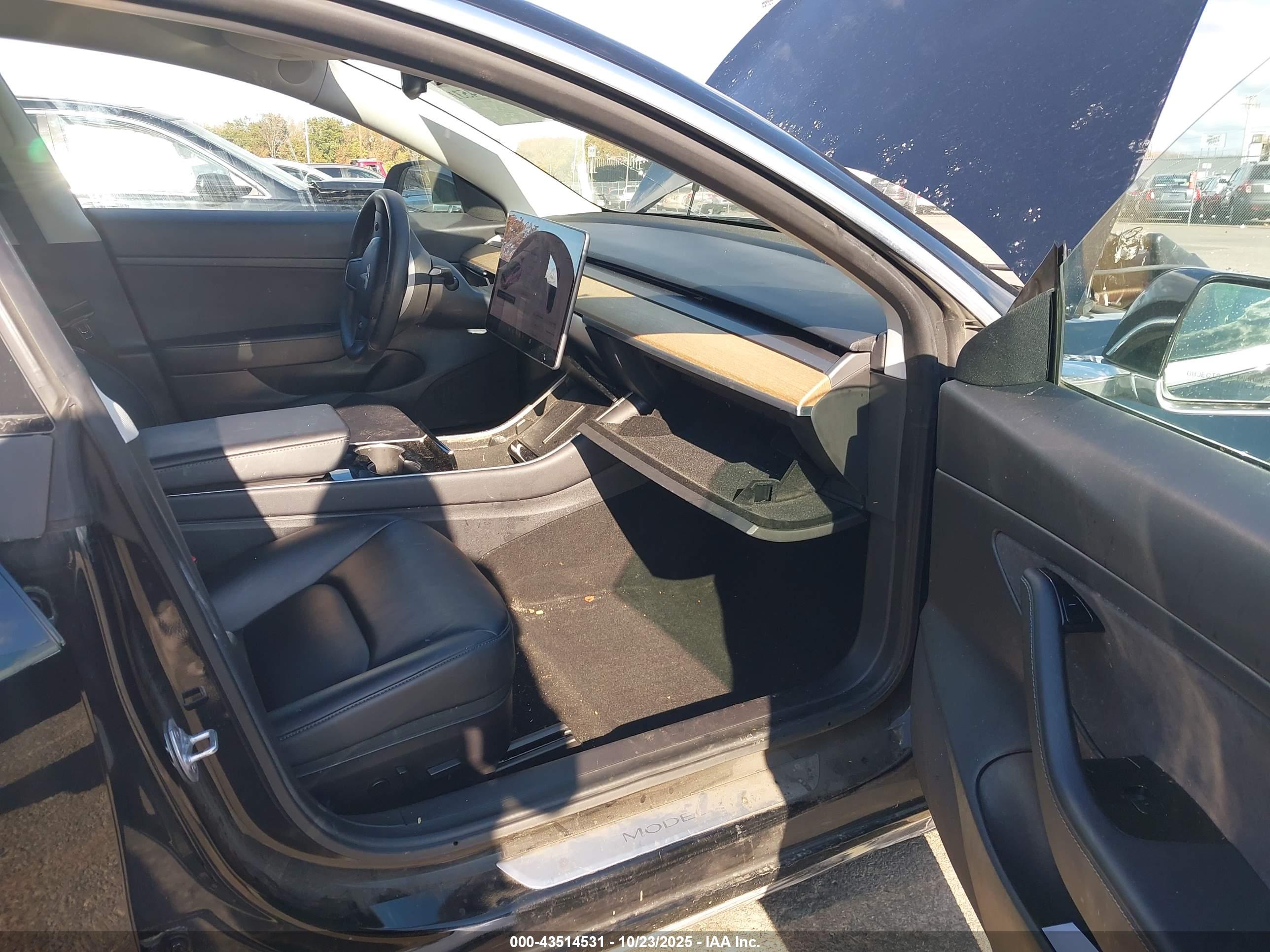 TESLA MODEL image 5