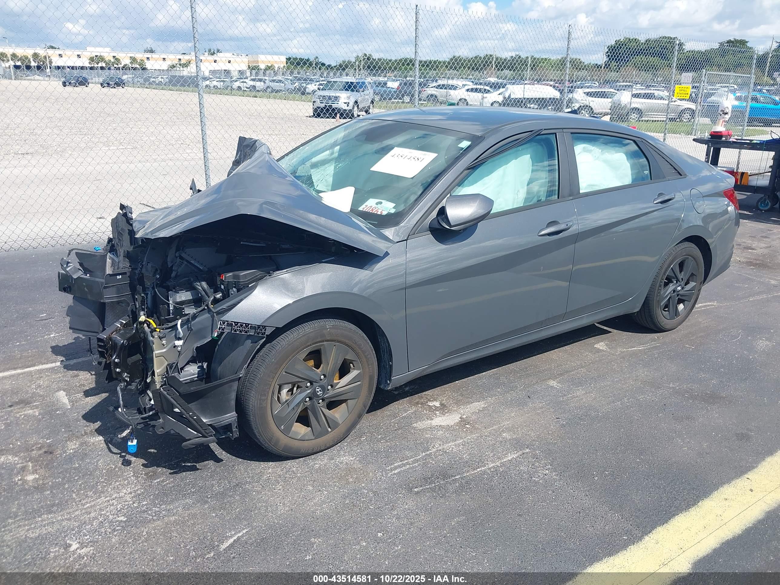 HYUNDAI ELANTRA image 2