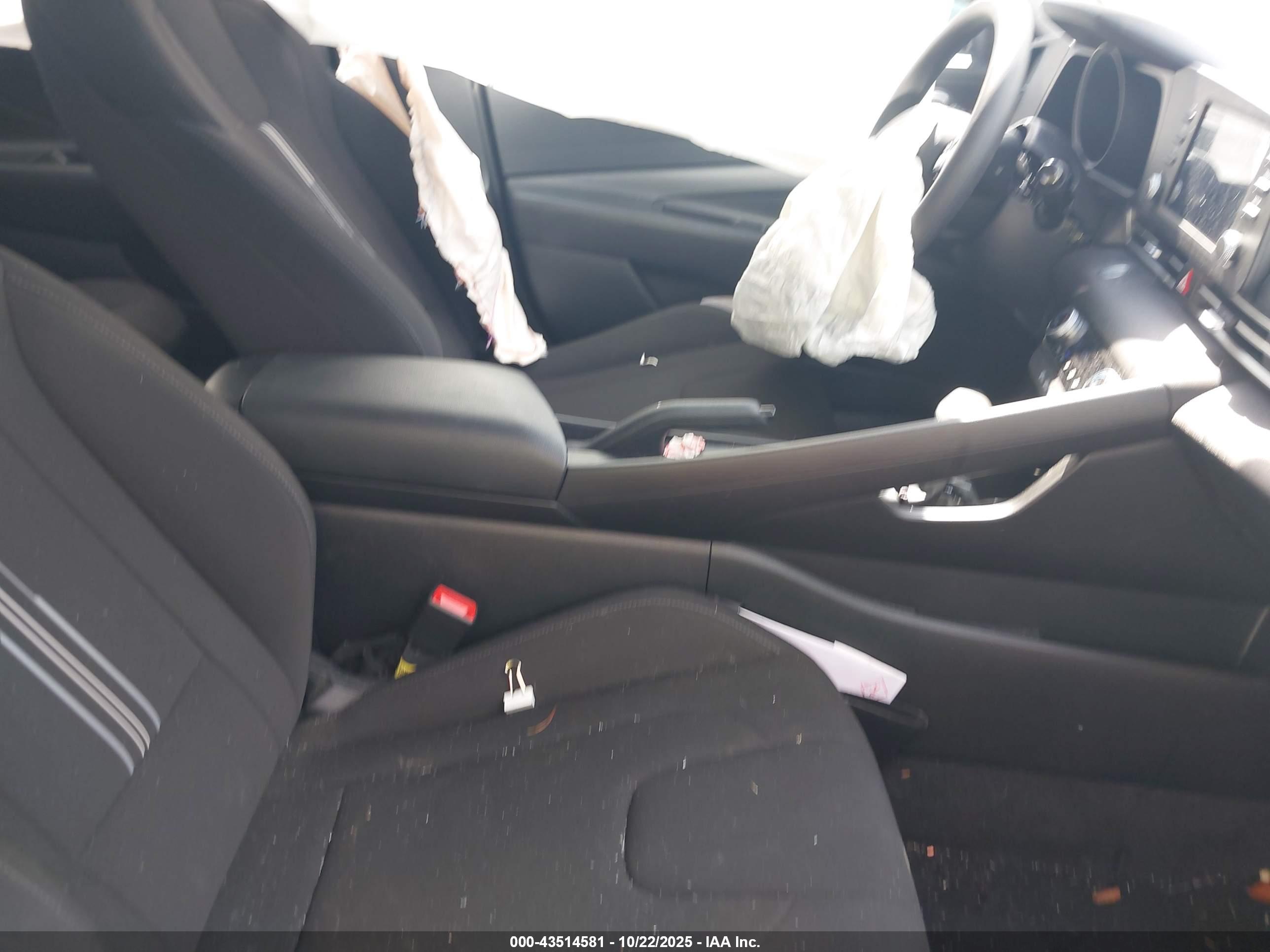 HYUNDAI ELANTRA image 5