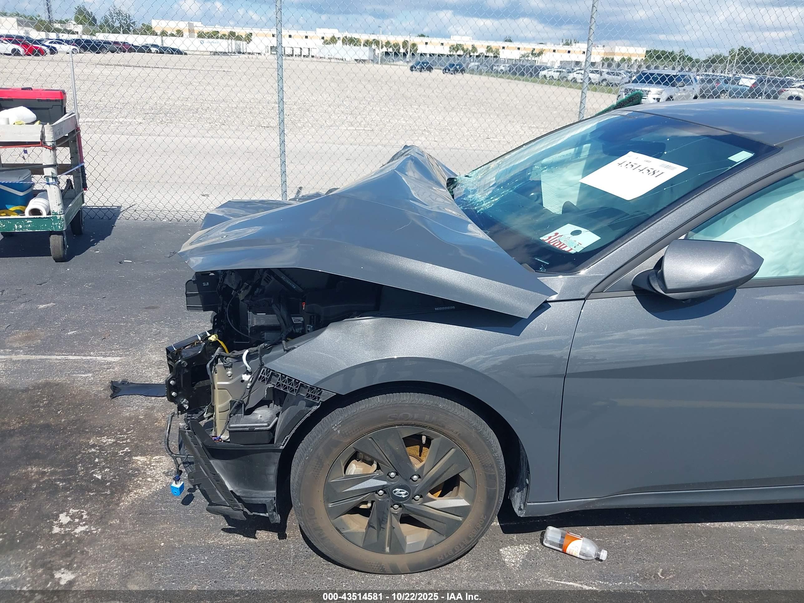 HYUNDAI ELANTRA image 6
