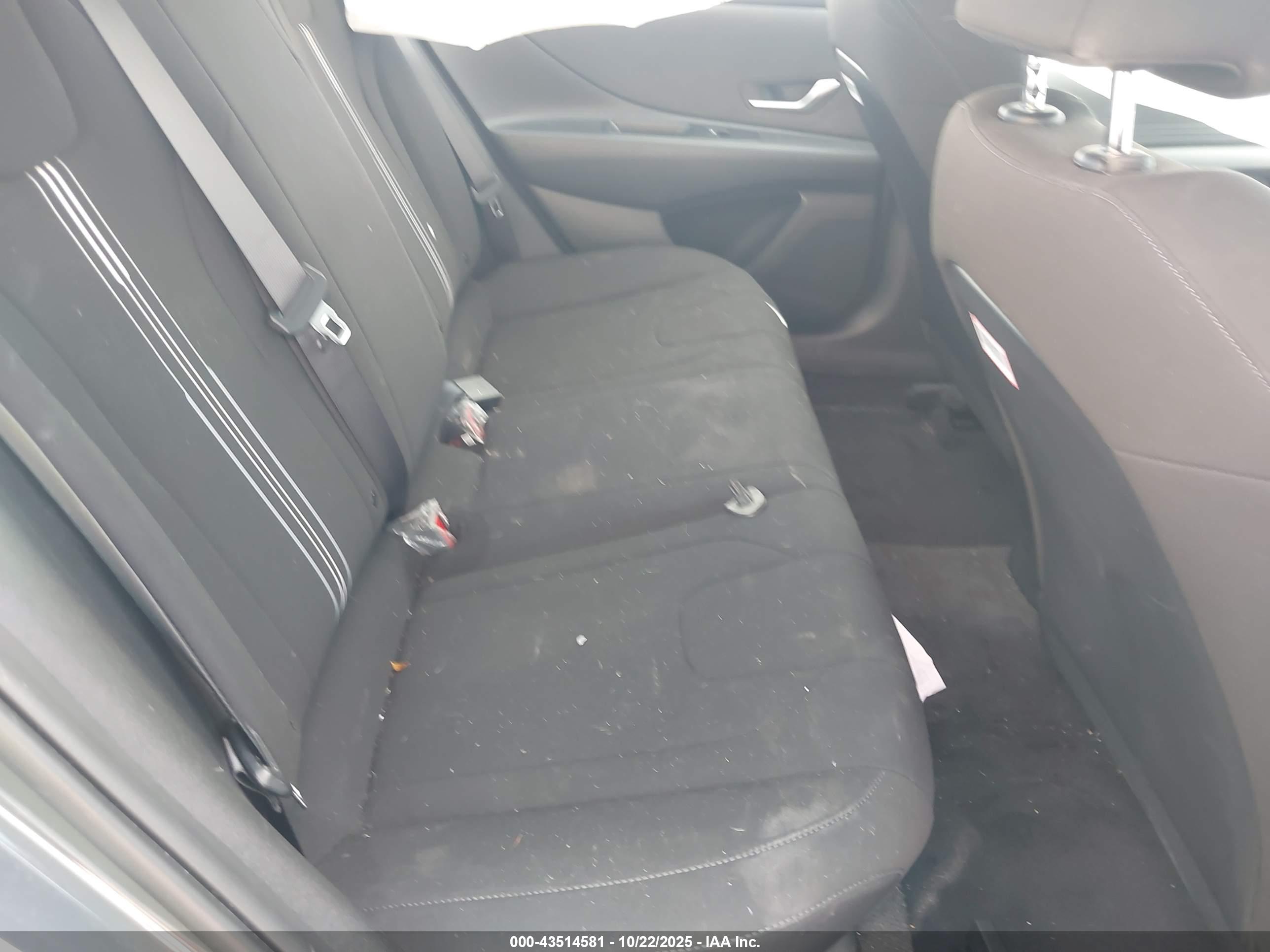 HYUNDAI ELANTRA image 8