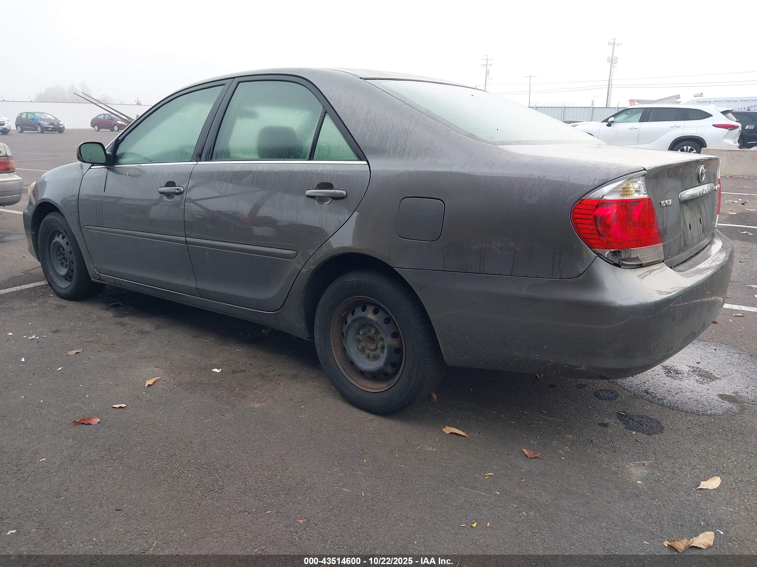 TOYOTA CAMRY image 3