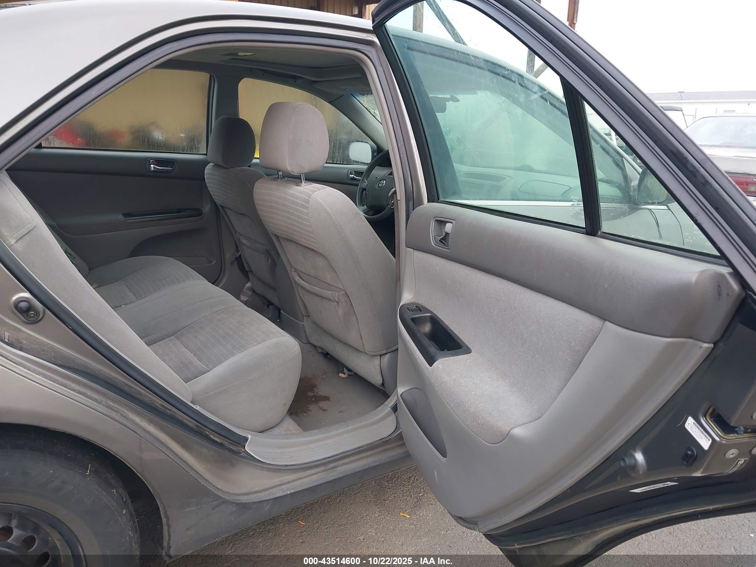 TOYOTA CAMRY image 8