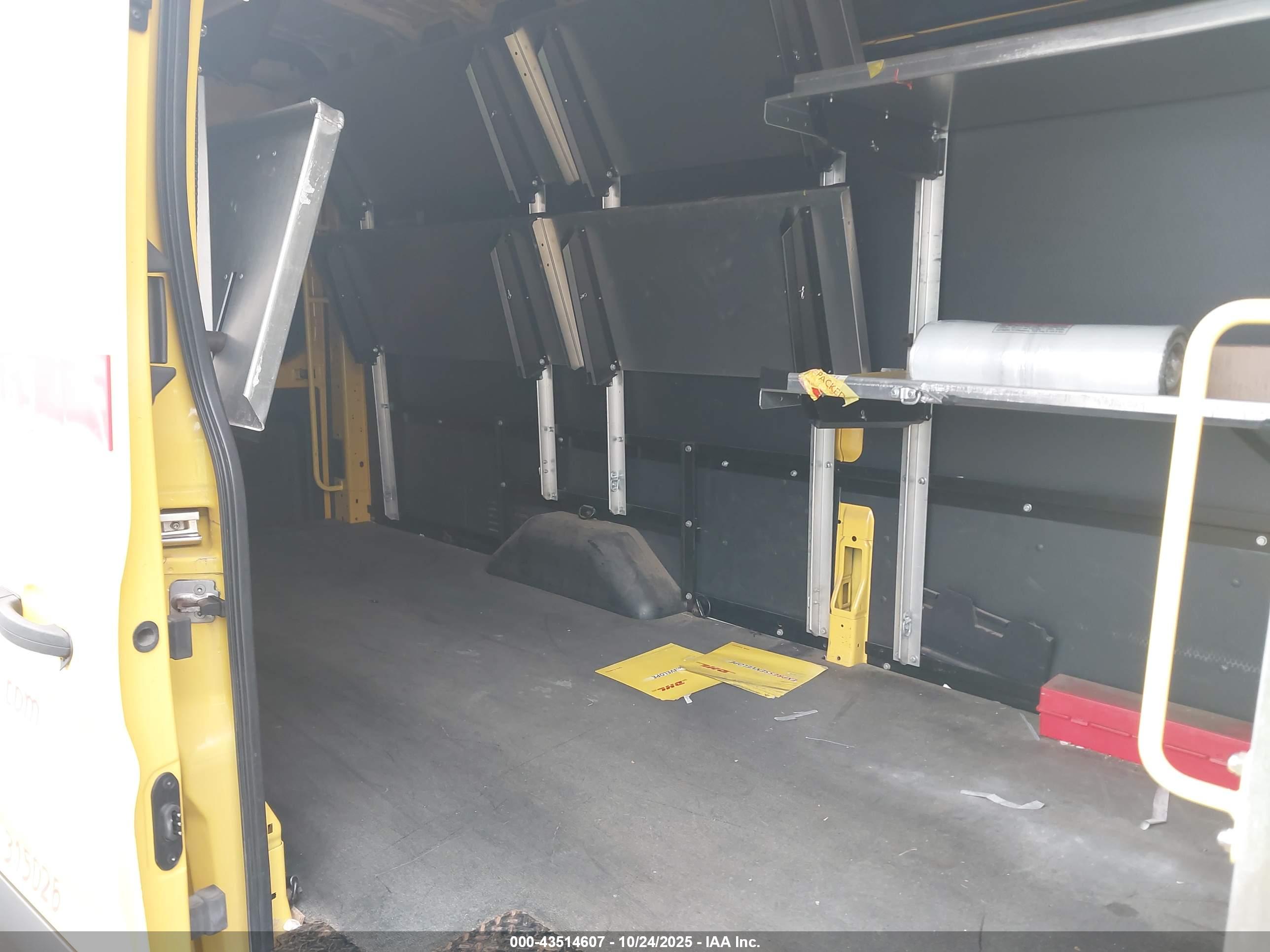 FORD TRANSIT-250 image 8